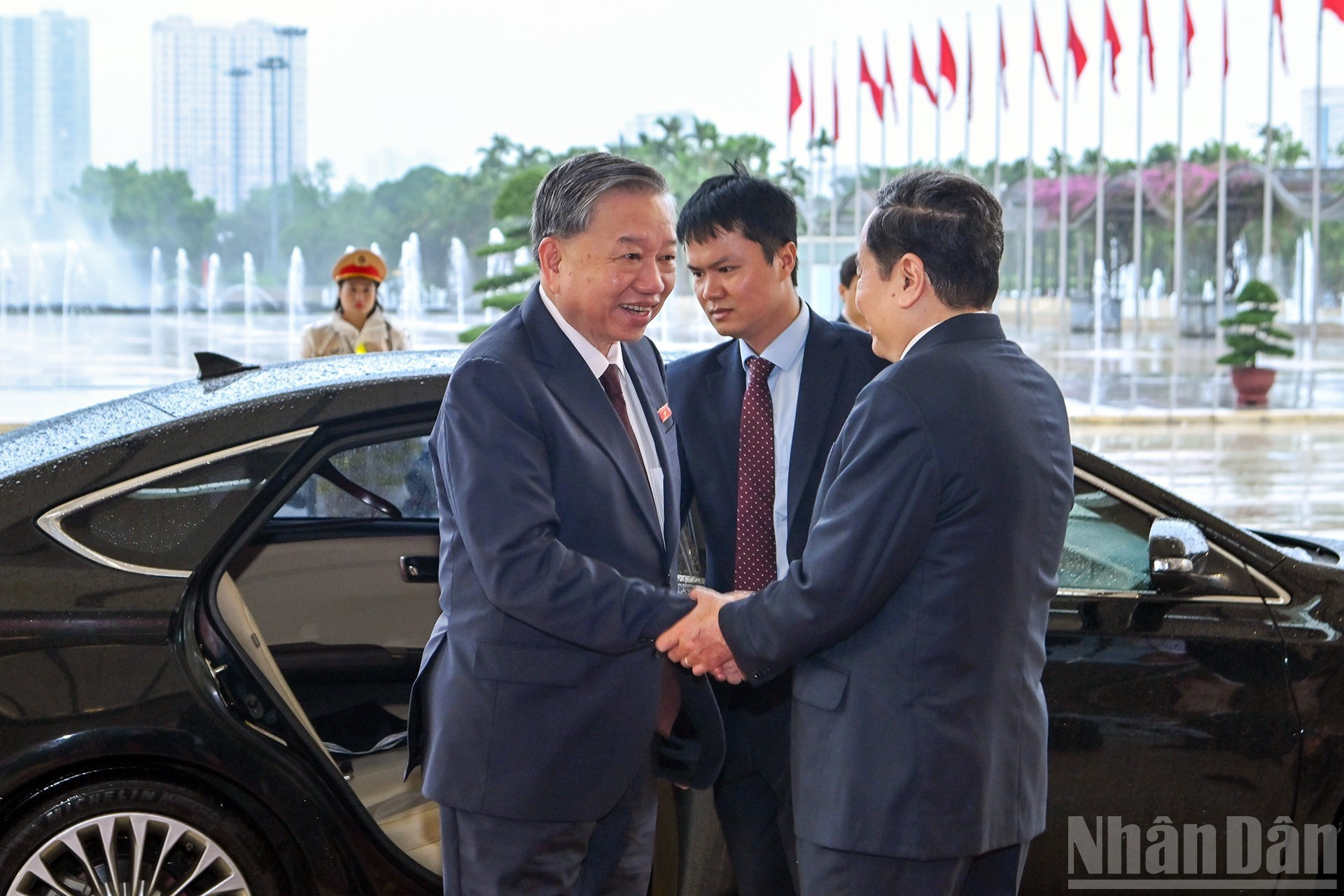 El presidente de la Asamblea Nacional de Vietnam, Tran Thanh Man, recibe al secretario general del Partido, To Lam. El presidente de la Asamblea Nacional de Vietnam, Tran Thanh Man, recibe al secretario general del Partido, To Lam.