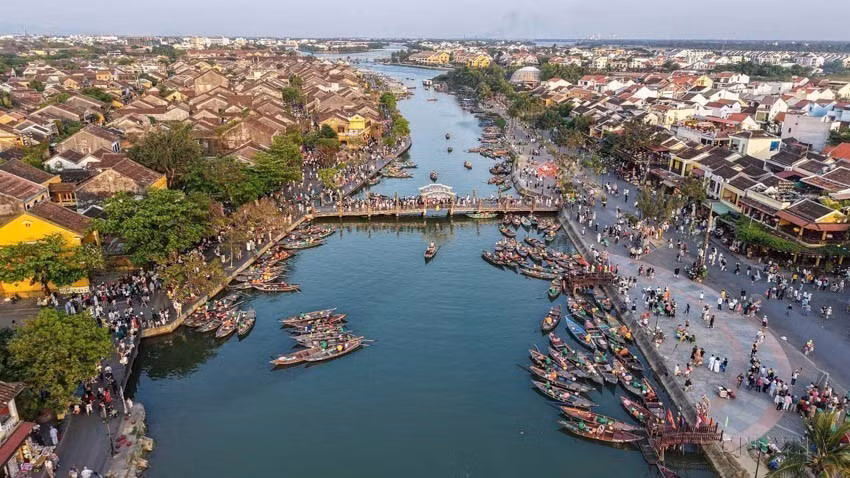 El casco antiguo de Hoi An es un destino seguro, con una arquitectura impresionante y una gastronomía atractiva, destacándose como uno de los puntos más relevantes del turismo vietnamita.