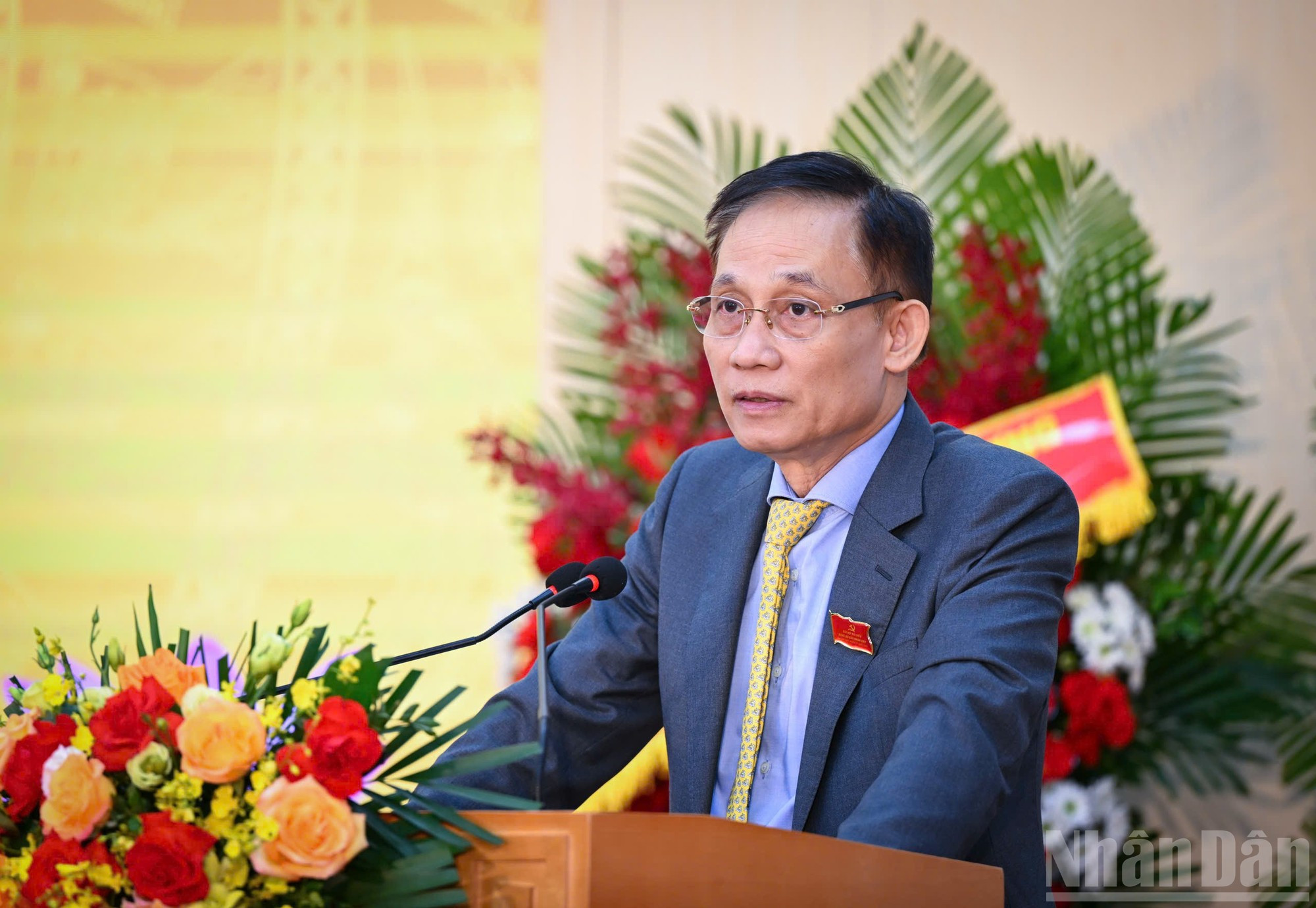 Le Hoai Trung, miembro del Secretariado del Comité Central del PCV, jefe de la Oficina del Comité Central del PCV y vicesecretario permanente del Comité del Partido en los Órganos partidistas del Comité Central del PCV, ofrece directrices.