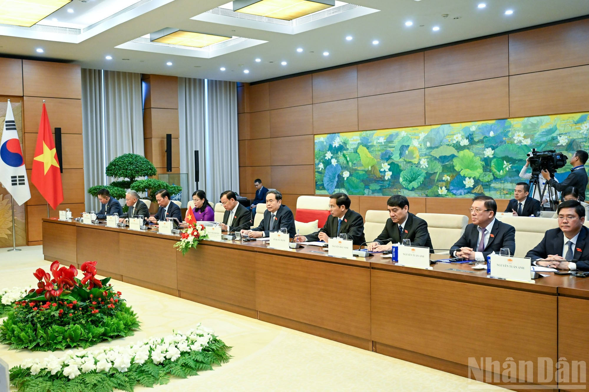 Thanh Man y diputados vietnamitas en la cita.