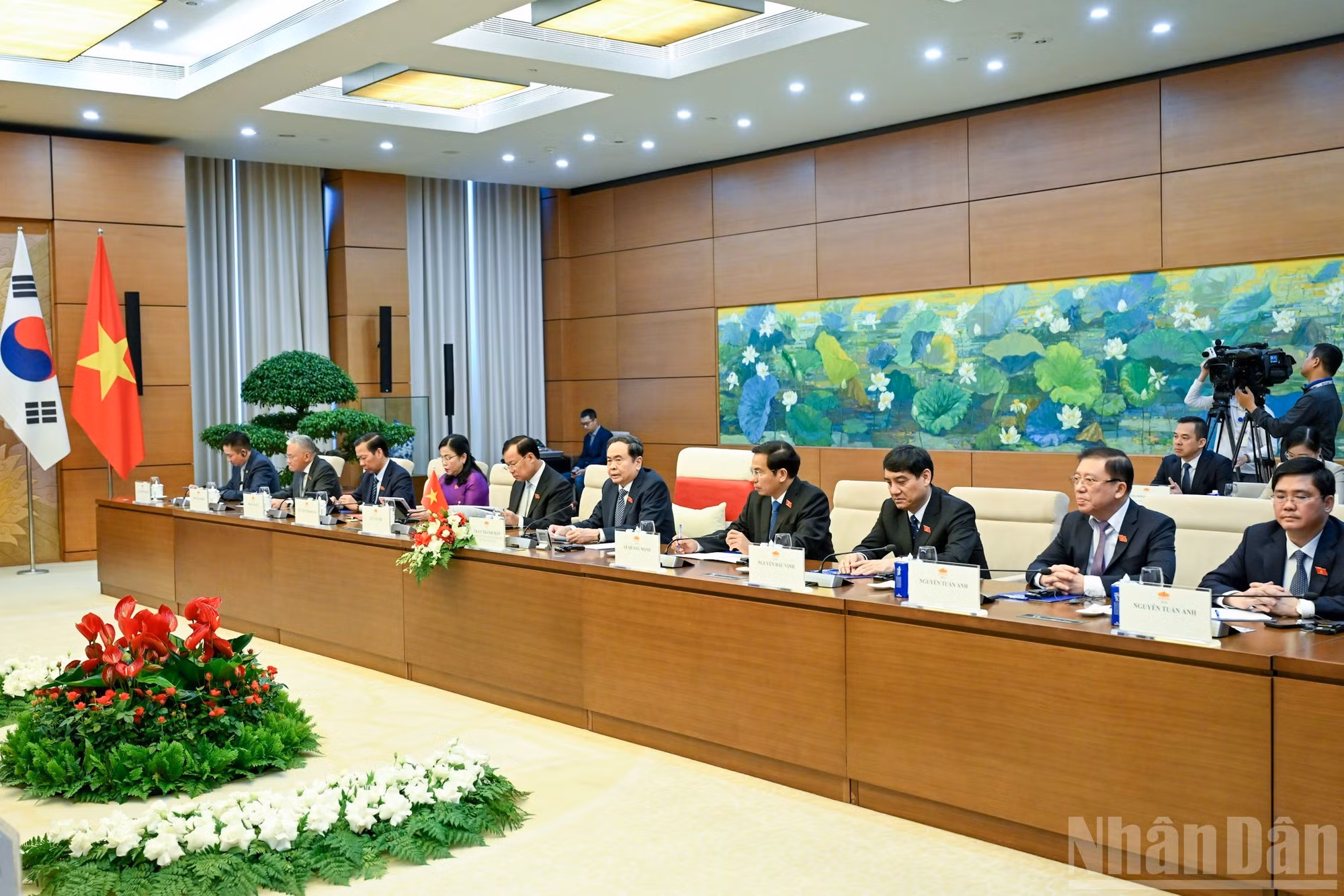 Thanh Man y diputados vietnamitas en la cita.