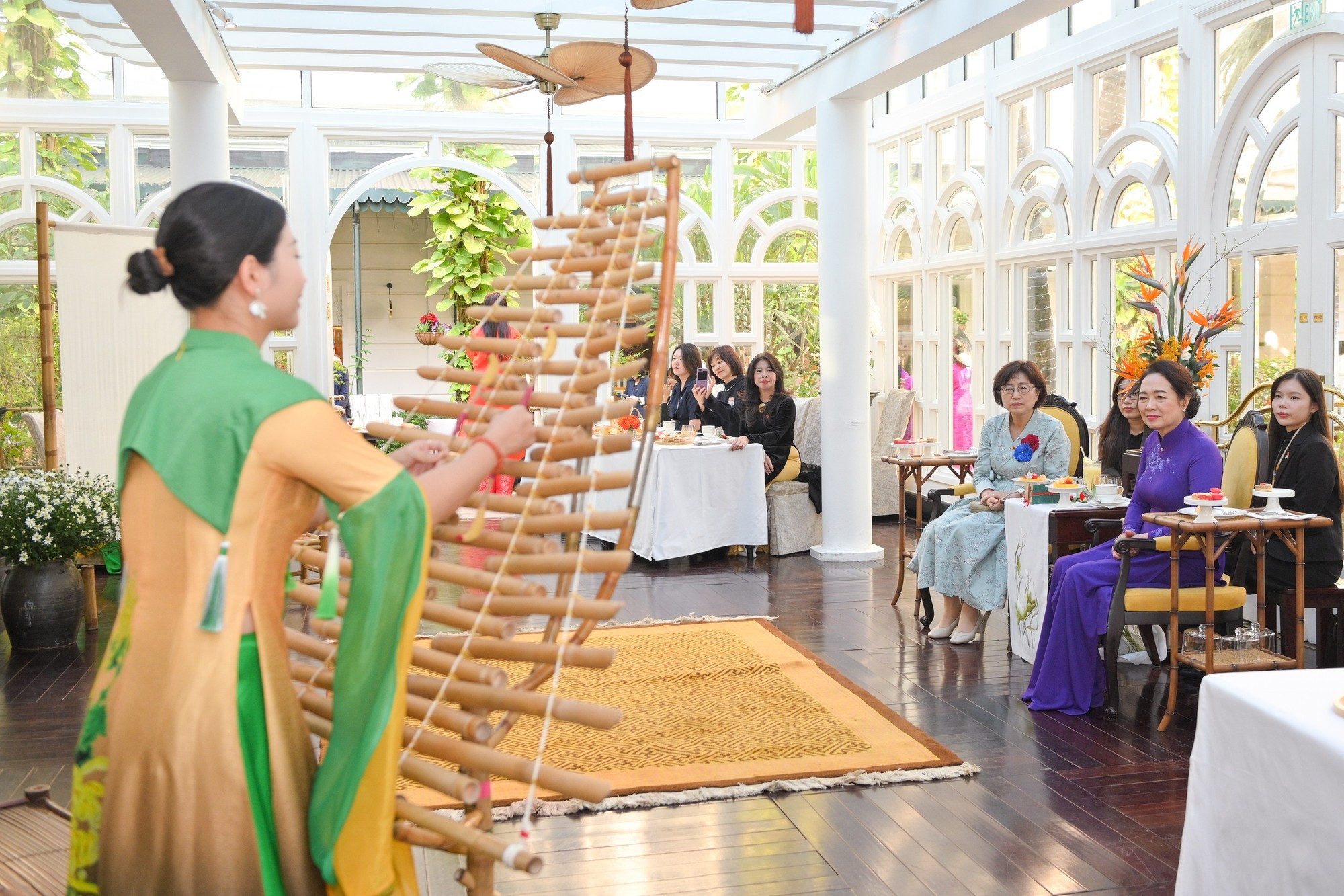 El programa incluye actuaciones con instrumentos musicales tradicionales...