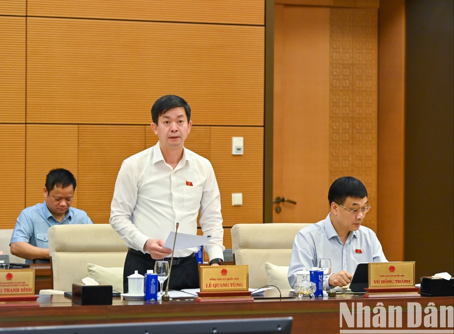 El secretario general de la AN y jefe de la Oficina Parlamentaria, Le Quang Tung.