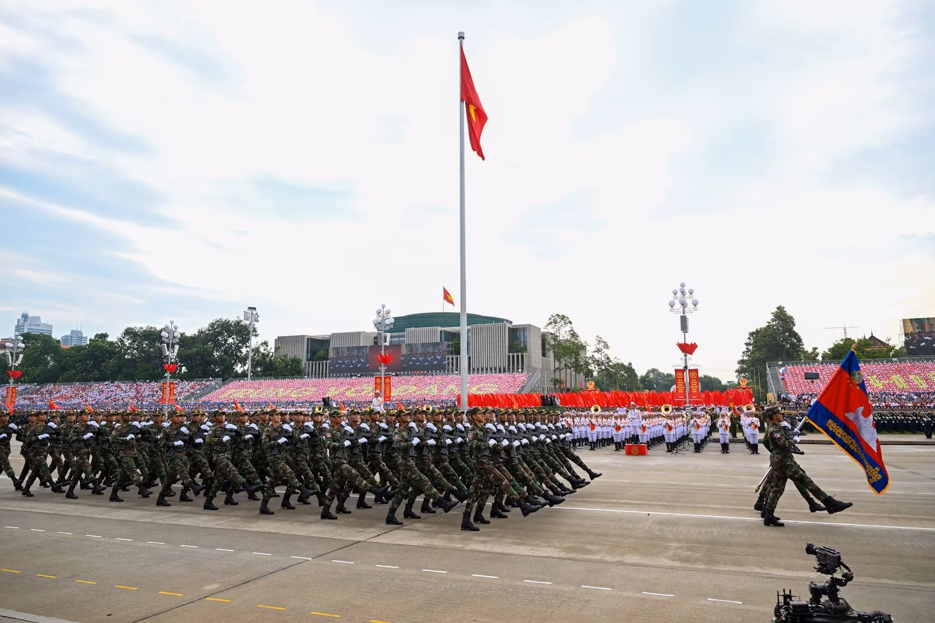Los militares camboyanos también marcharon junto a las fuerzas vietnamitas en los ensayos generales anteriores (celebrados el 21, el 24 y el 27 de agosto).