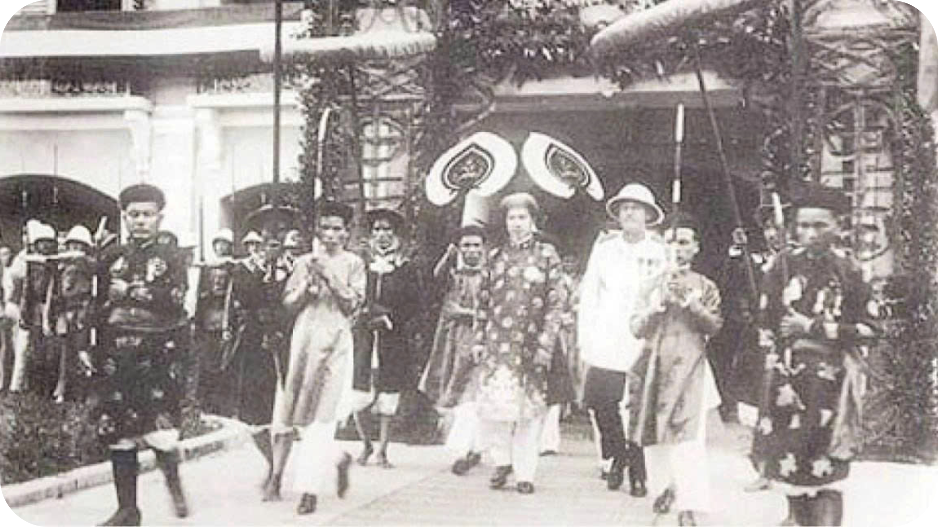 La dimisión del emperador Bao Dai, el último gobernante del milenario régimen feudal en Vietnam, allanó el paso a una nueva página de la historia nacional. (Foto: VNA) La dimisión del emperador Bao Dai, el último gobernante del milenario régimen feudal en Vietnam, allanó el paso a una nueva página de la historia nacional. (Foto: VNA)