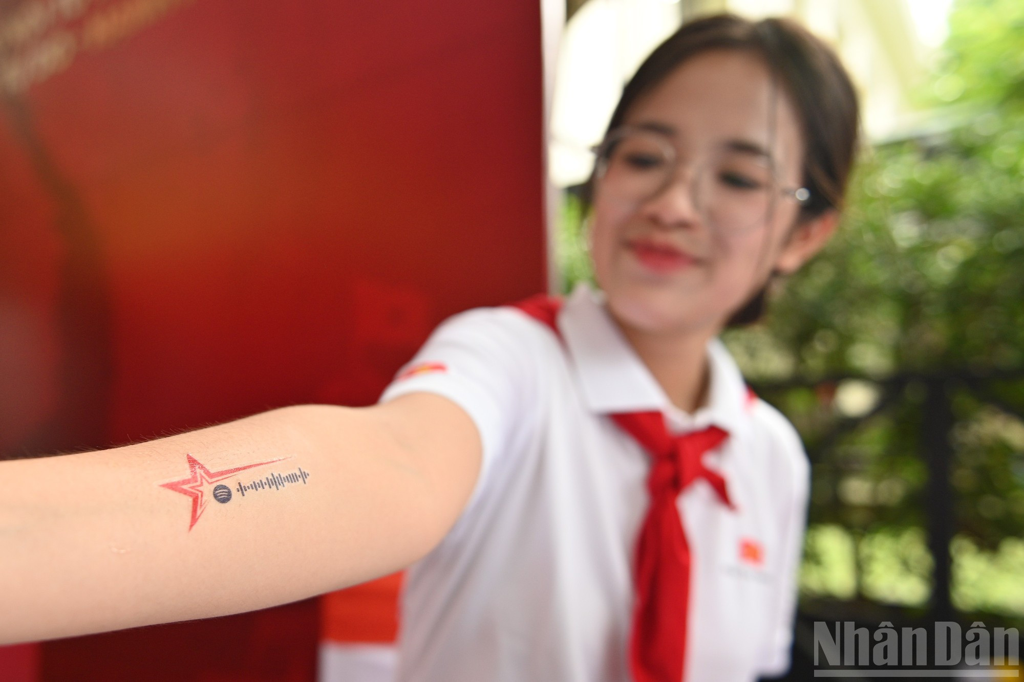 Al escanear este código en la aplicación Spotify, se puede escuchar la Declaración de Independencia de la República Democrática de Vietnam leída por el Presidente Ho Chi Minh. Al escanear este código en la aplicación Spotify, se puede escuchar la Declaración de Independencia de la República Democrática de Vietnam leída por el Presidente Ho Chi Minh.