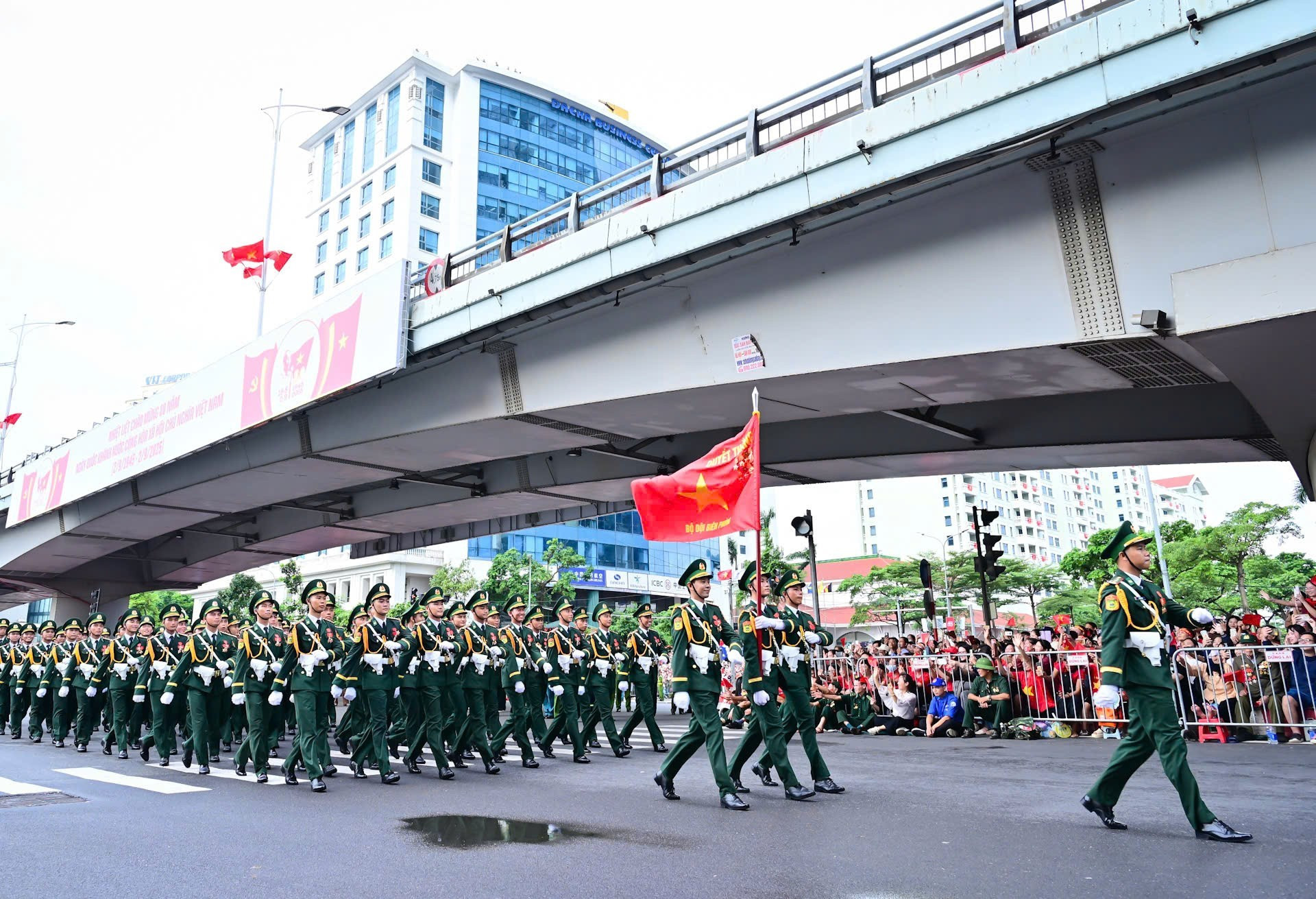 El bloque de guardias fronterizos en la calle de Kim Ma. El bloque de guardias fronterizos en la calle de Kim Ma.