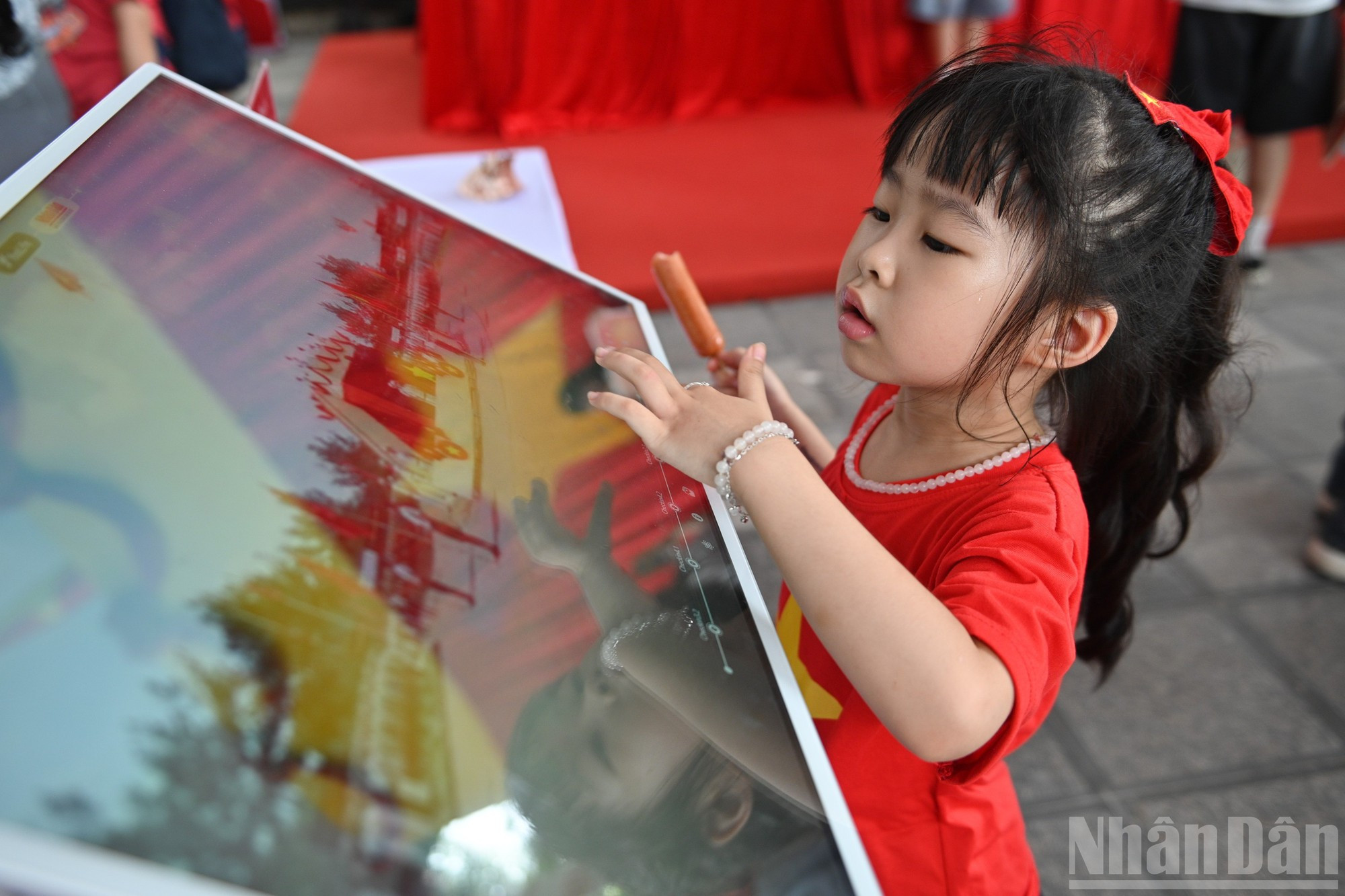 ...sino también los niños quedan fascinados por el espacio inspirado en el orgullo nacional. ...sino también los niños quedan fascinados por el espacio inspirado en el orgullo nacional.