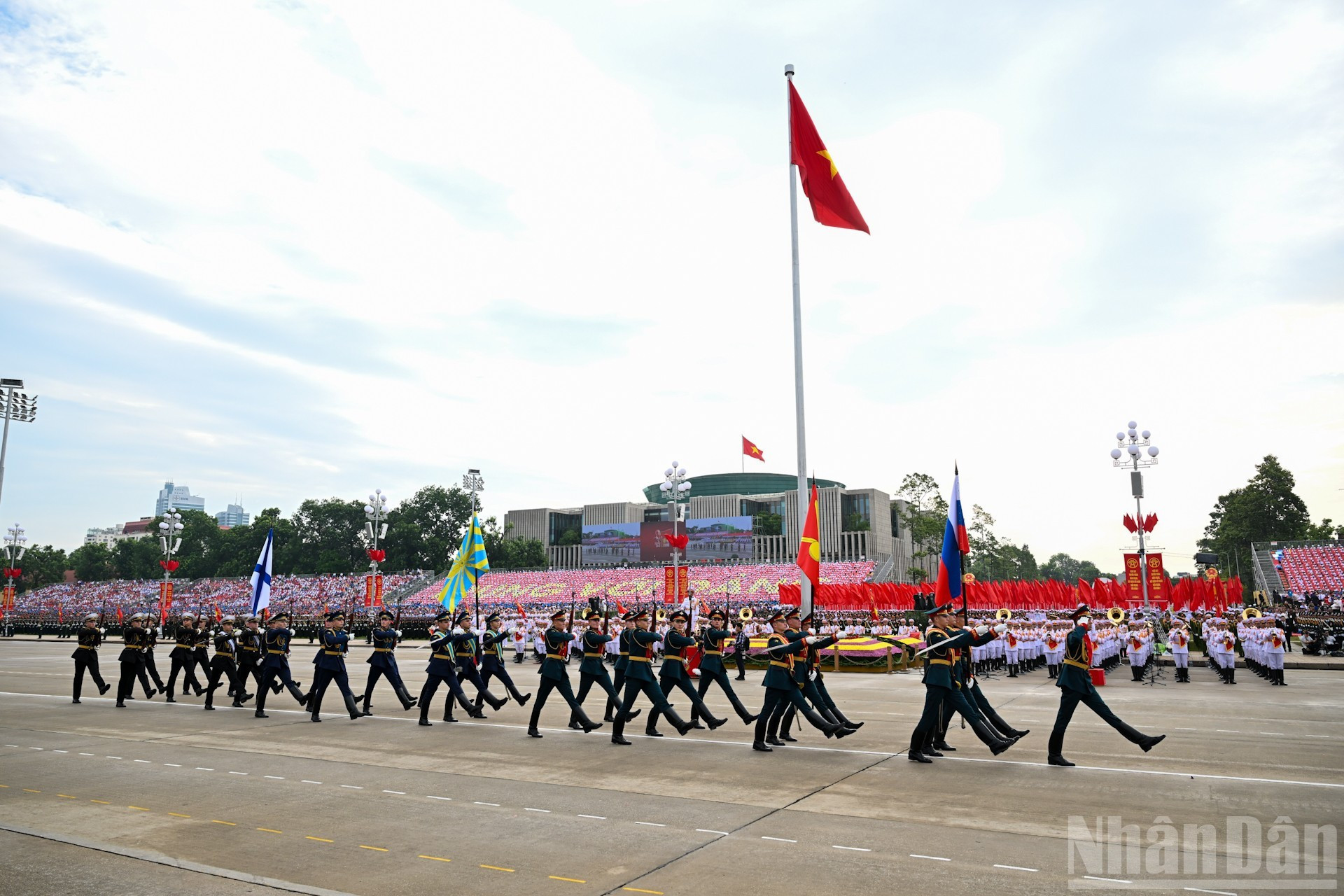 [Foto] Delegaciones militares internacionales desfilan en plaza de Ba Dinh