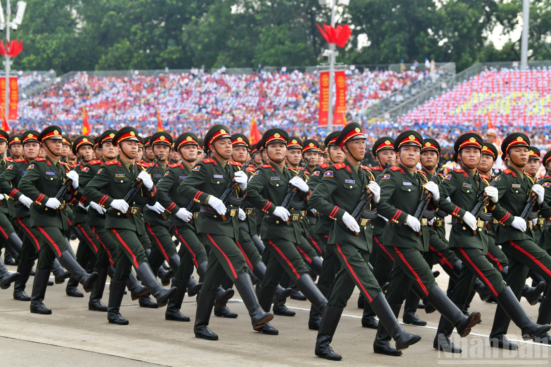 Vista de cerca a la delegación del Ejército Popular de Laos. Vista de cerca a la delegación del Ejército Popular de Laos.
