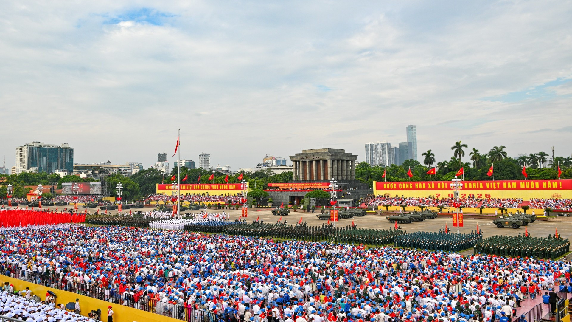 [Foto] Impresionantes imágenes sobre último ensayo del desfile por el 80º aniversario del Día Nacional