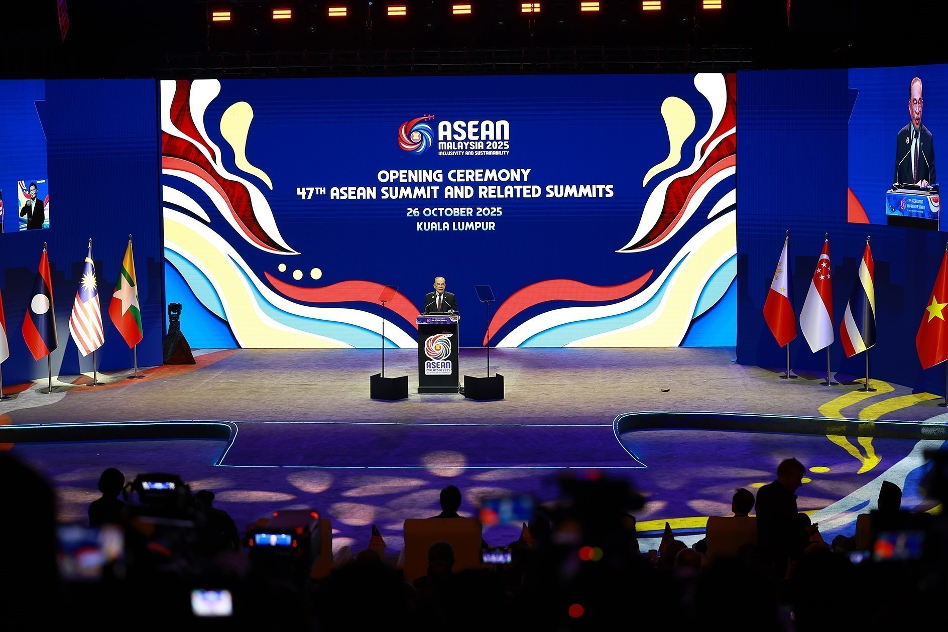 El primer ministro de Malasia, Anwar Ibrahim, quien también es presidente de la Asean en 2025, pronuncia el discurso inaugural de la Cumbre y las citas relacionadas. El primer ministro de Malasia, Anwar Ibrahim, quien también es presidente de la Asean en 2025, pronuncia el discurso inaugural de la Cumbre y las citas relacionadas.
