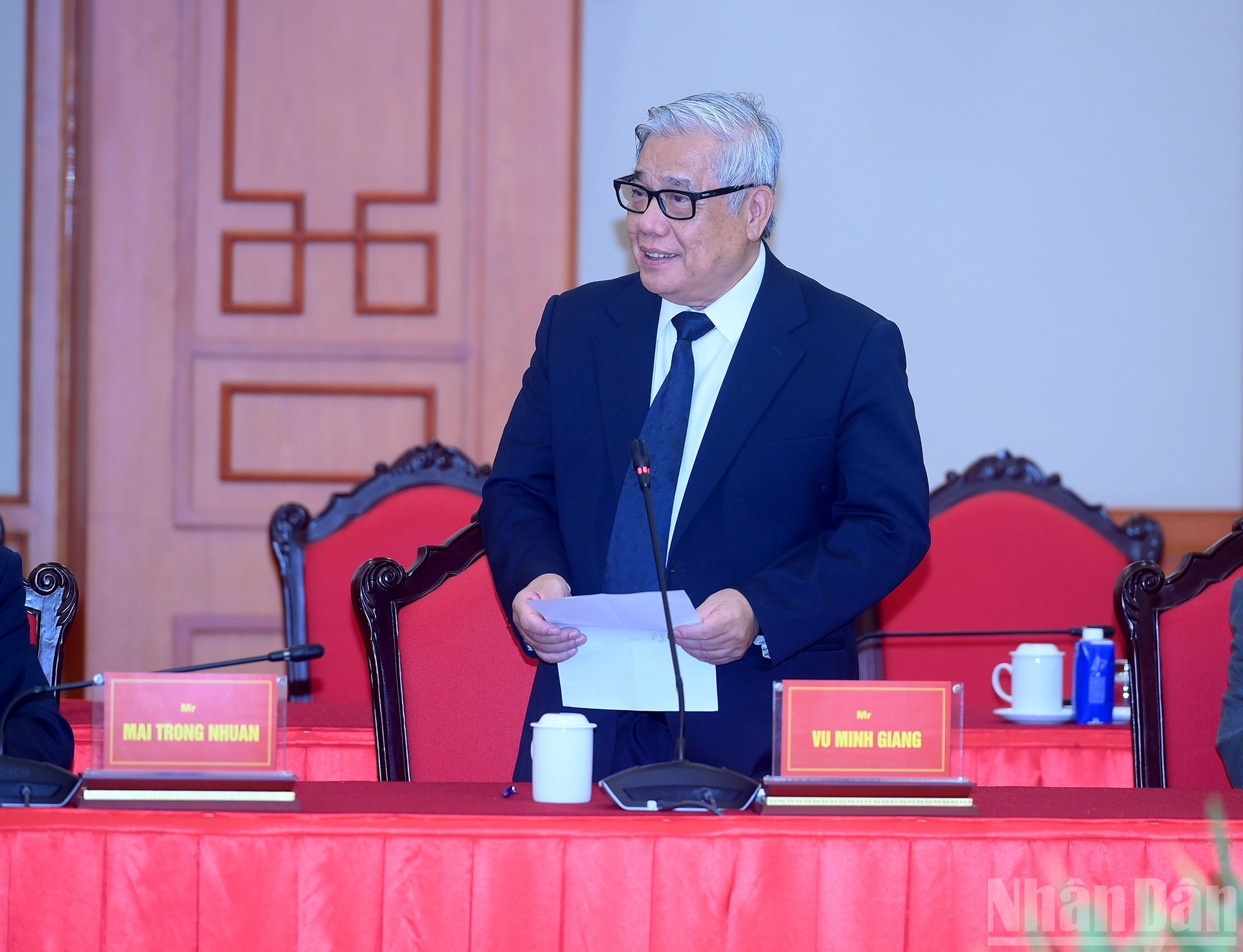 El profesor y doctor de Ciencia Vu Minh Giang habla en la cita. El profesor y doctor de Ciencia Vu Minh Giang habla en la cita.