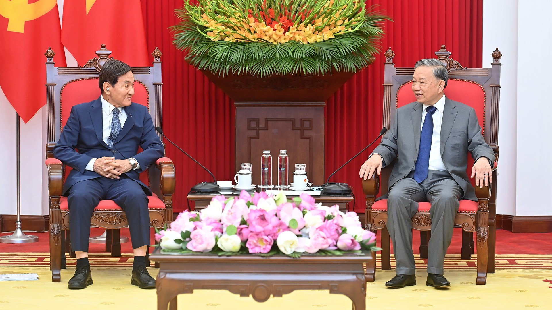 [Foto] Líder partidista de Vietnam recibe a enviado especial del presidente de Corea del Sur