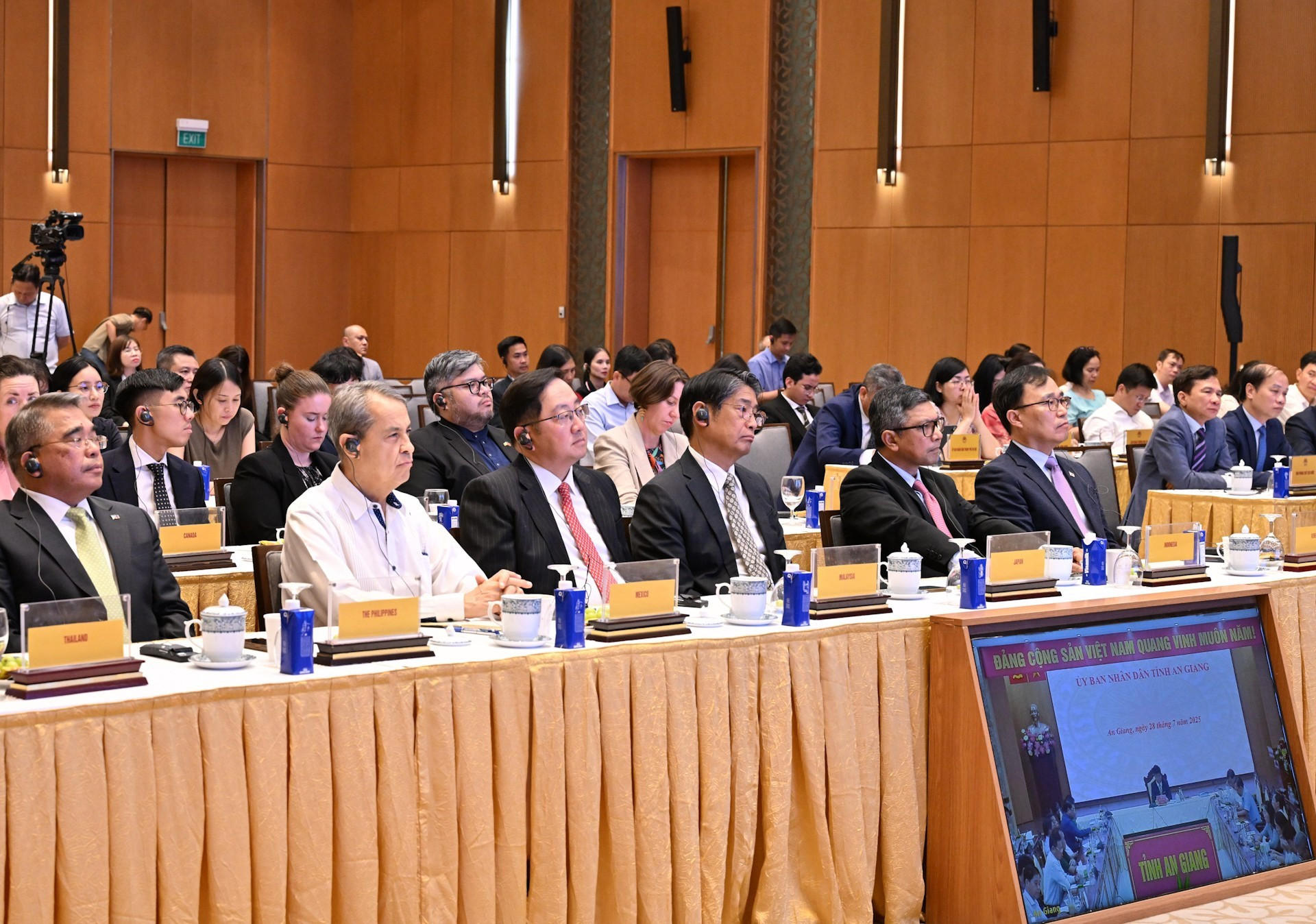 Representantes de algunas misiones diplomáticas acreditadas en Vietnam.