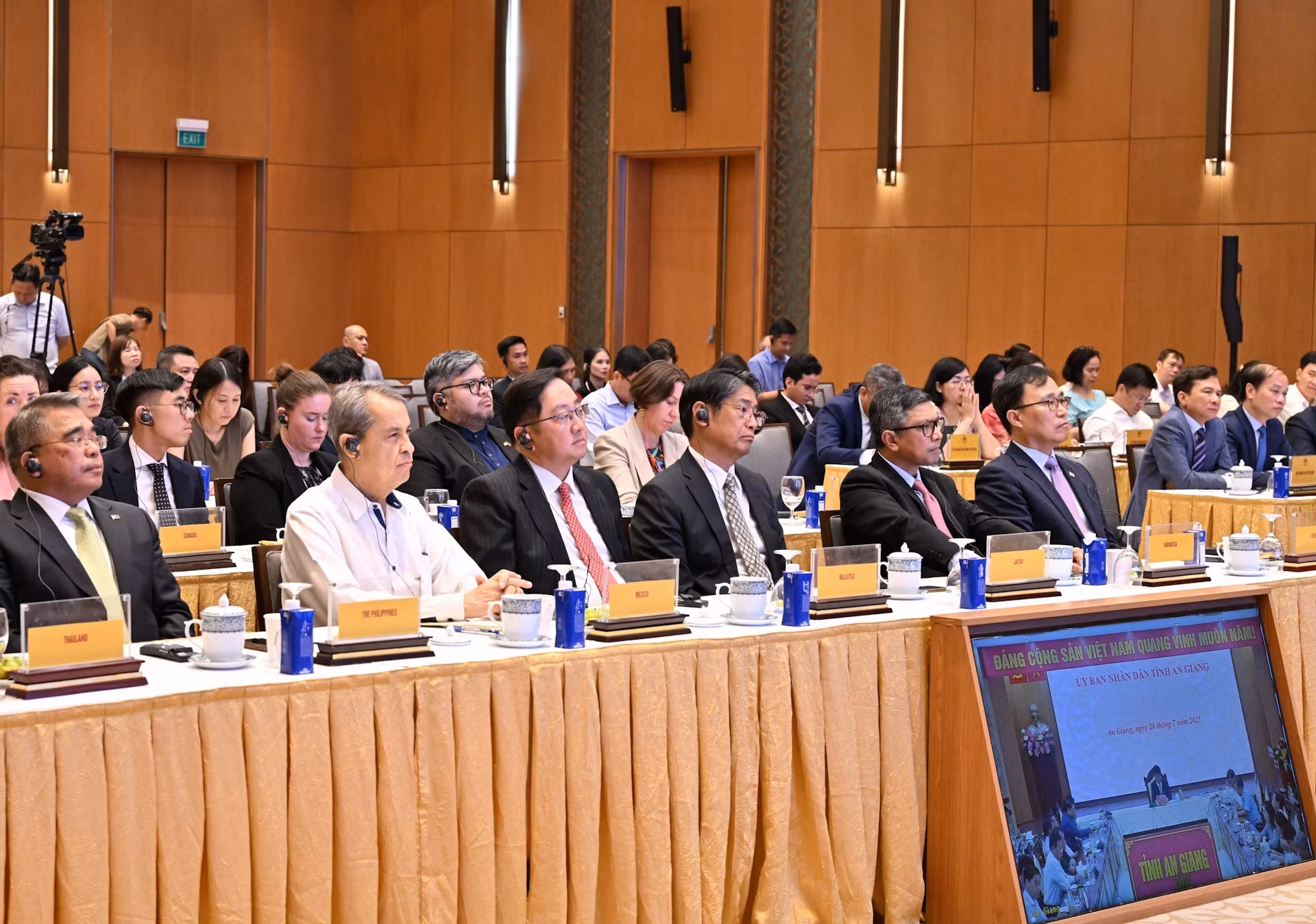 Representantes de algunas misiones diplomáticas acreditadas en Vietnam.