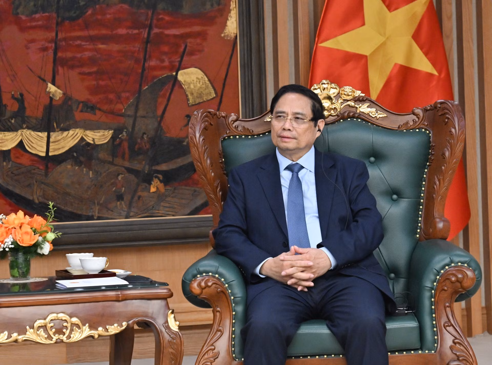 El dirigente vietnamita da palabras.