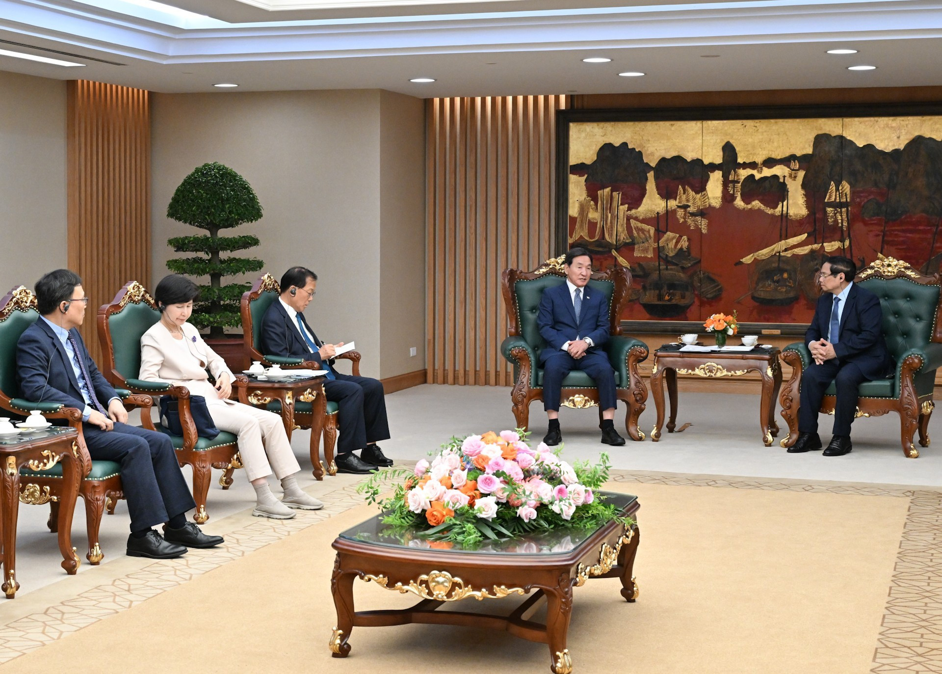 Park y otros miembros de la delegación surcoreana.