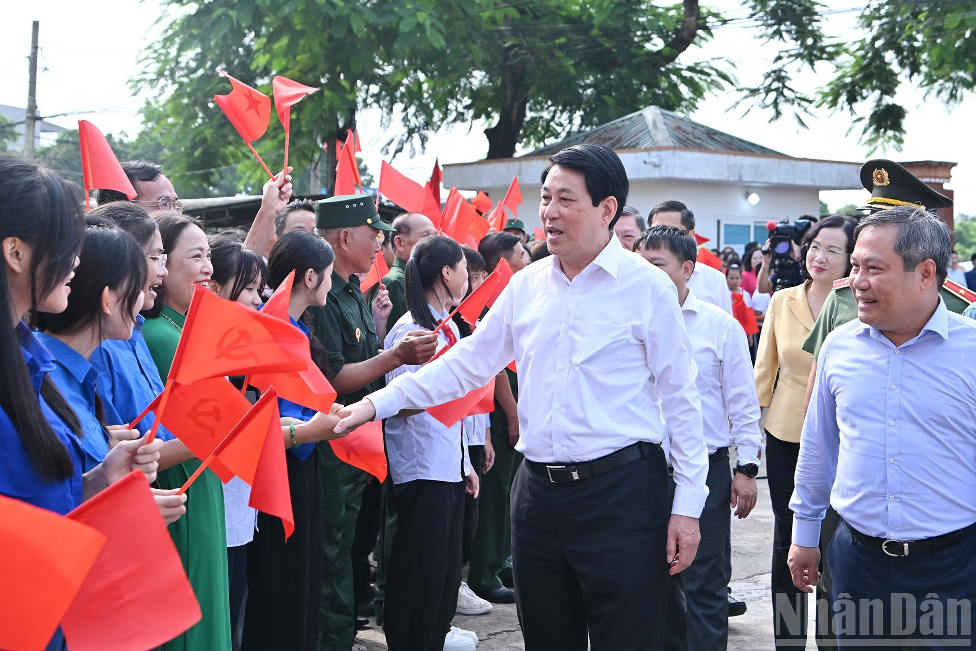 El presidente Luong Cuong acude a la aldea de Quang Chinh 6. El presidente Luong Cuong acude a la aldea de Quang Chinh 6.
