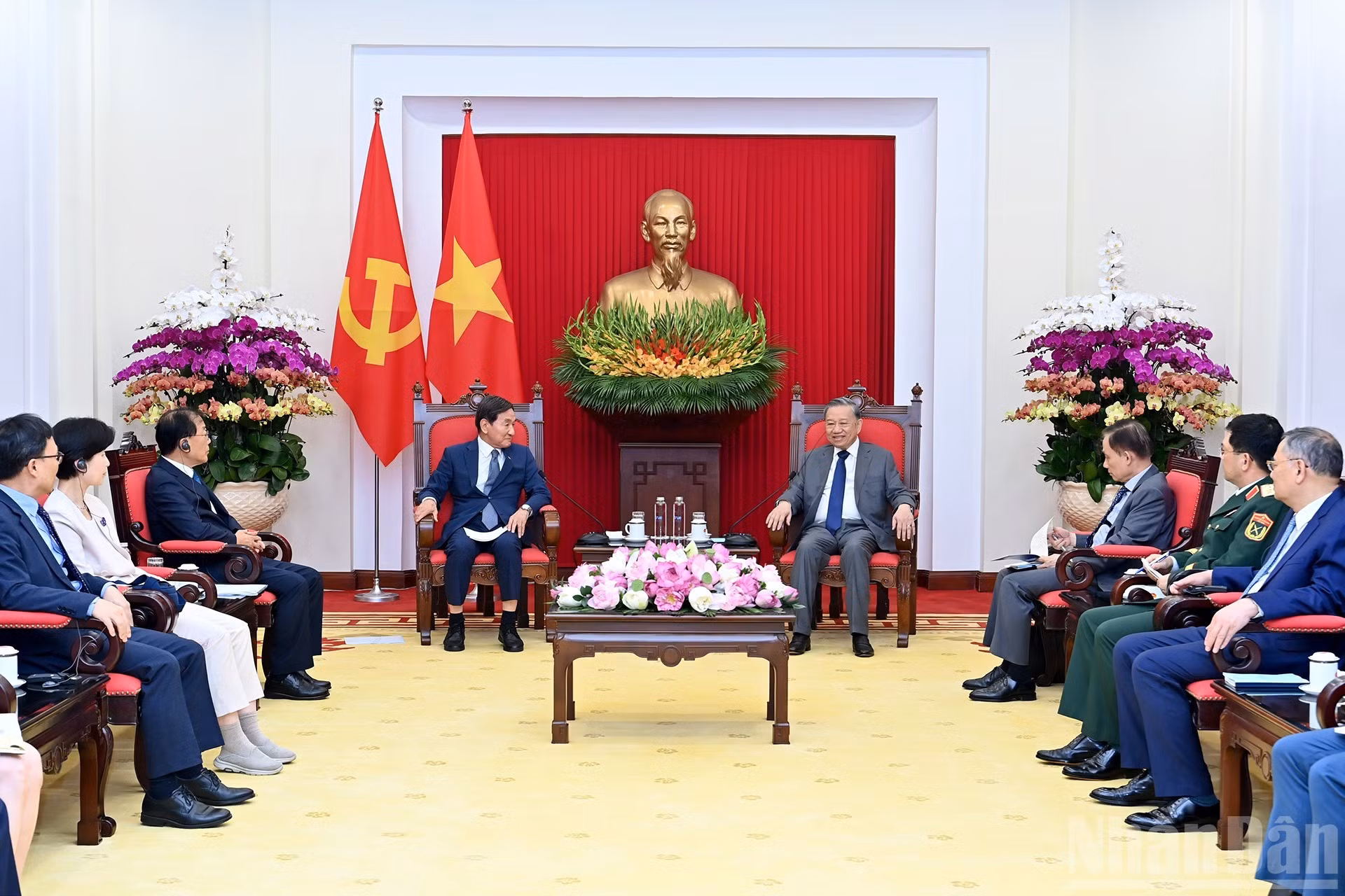 Escena de la cita, efectuada en la sede del Comité Central del Partido Comunista de Vietnam.