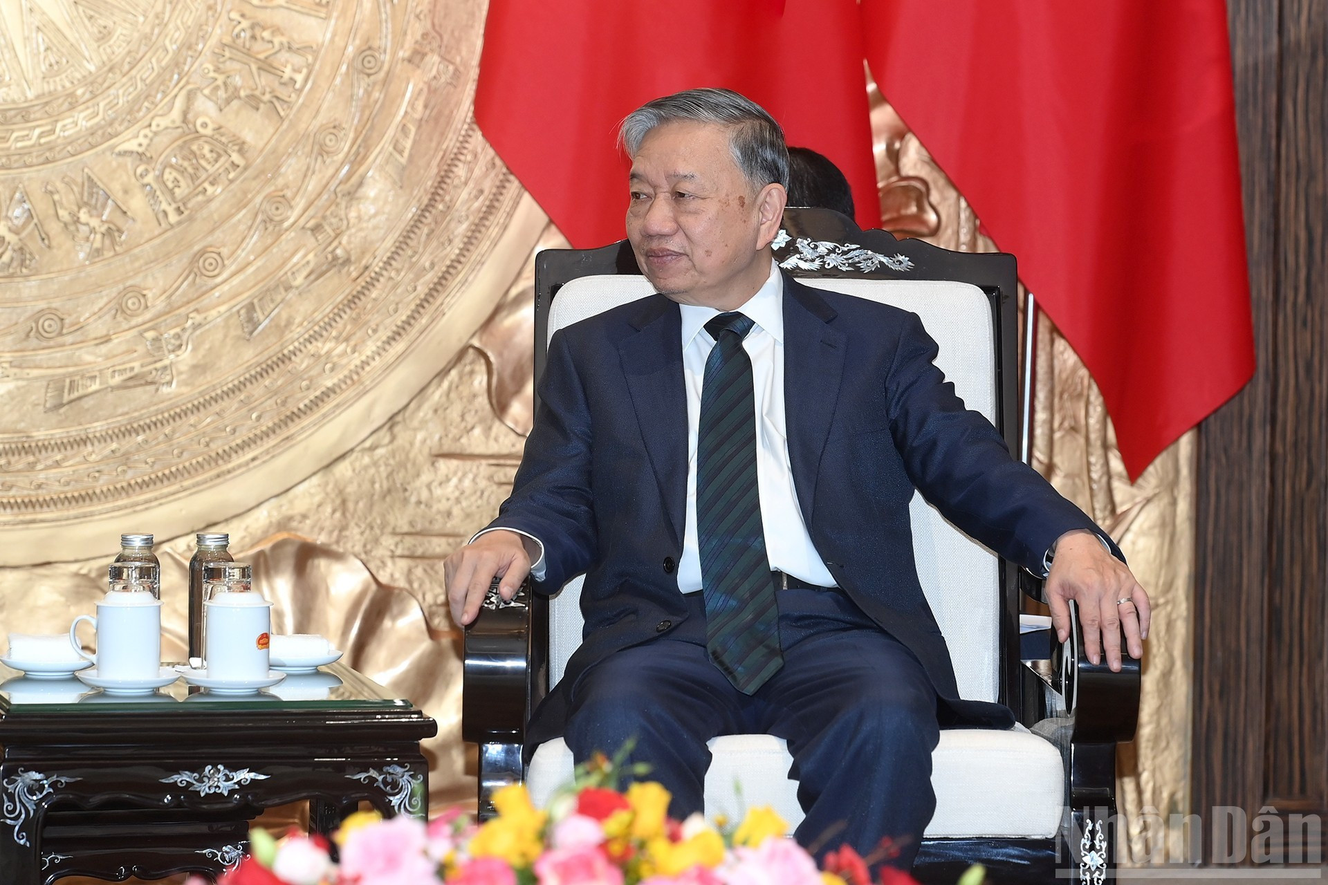 El secretario general del Partido Comunista de Vietnam, To Lam, da palabras.