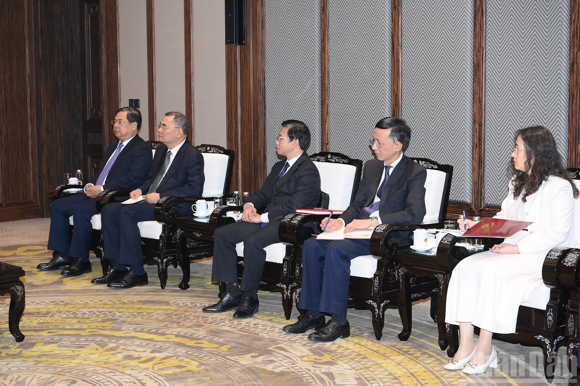 Representantes de Vietnam en la reunión.