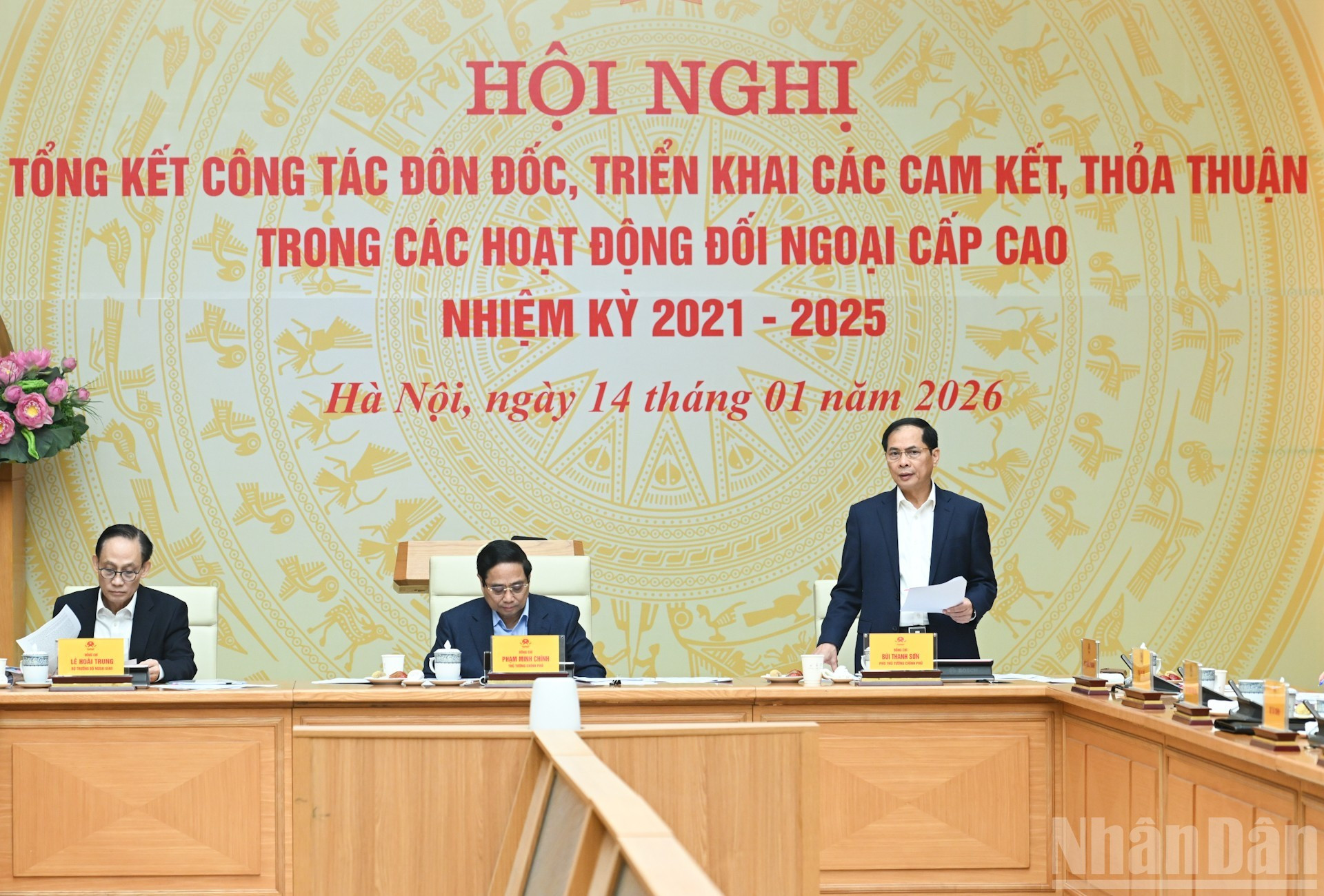 El viceprimer ministro Bui Thanh Son tiene la palabra.