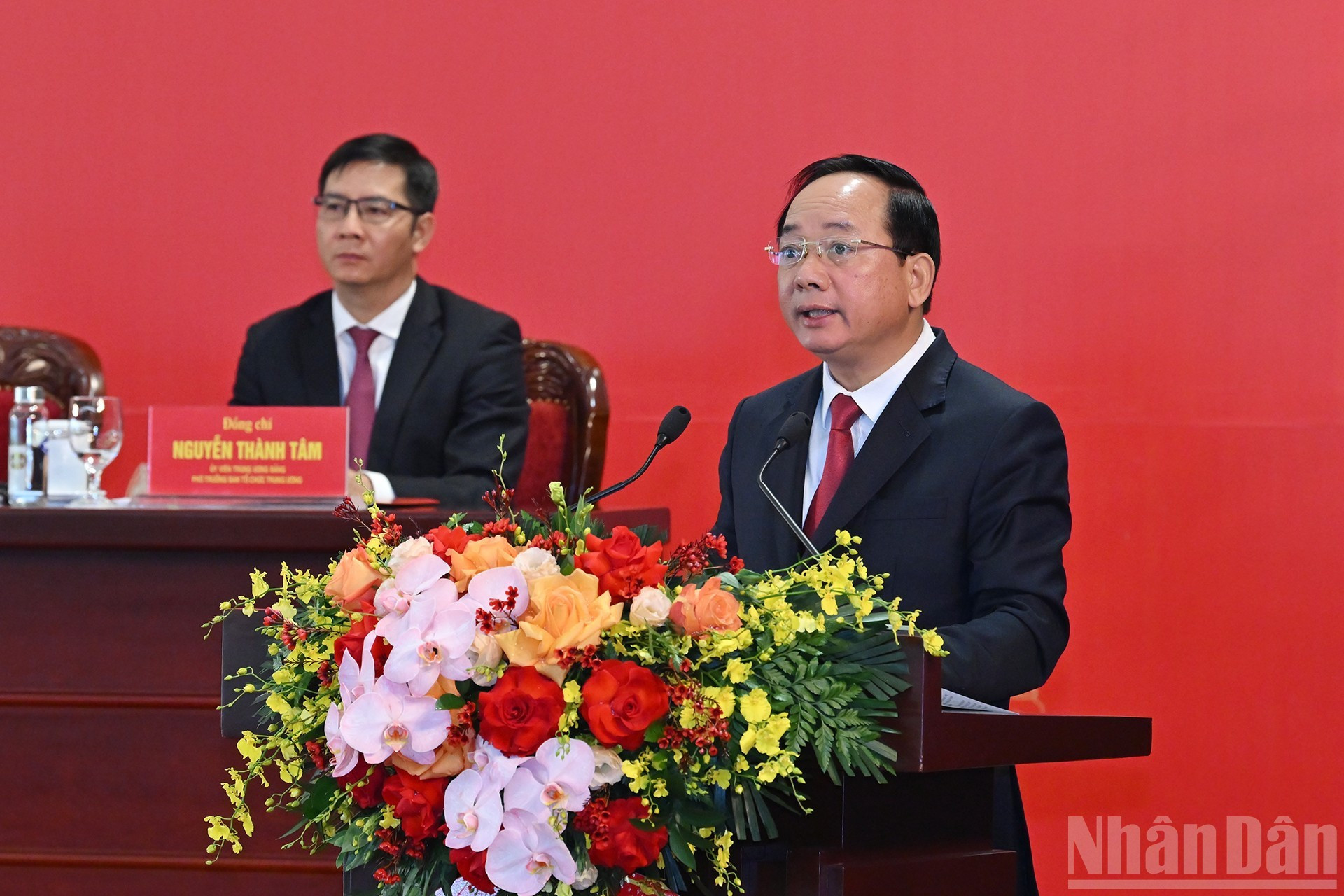 El jefe de la Comisión de Propaganda y Movilización de Masas del Comité Central del PCV, Trinh Van Quyet, da palabras.