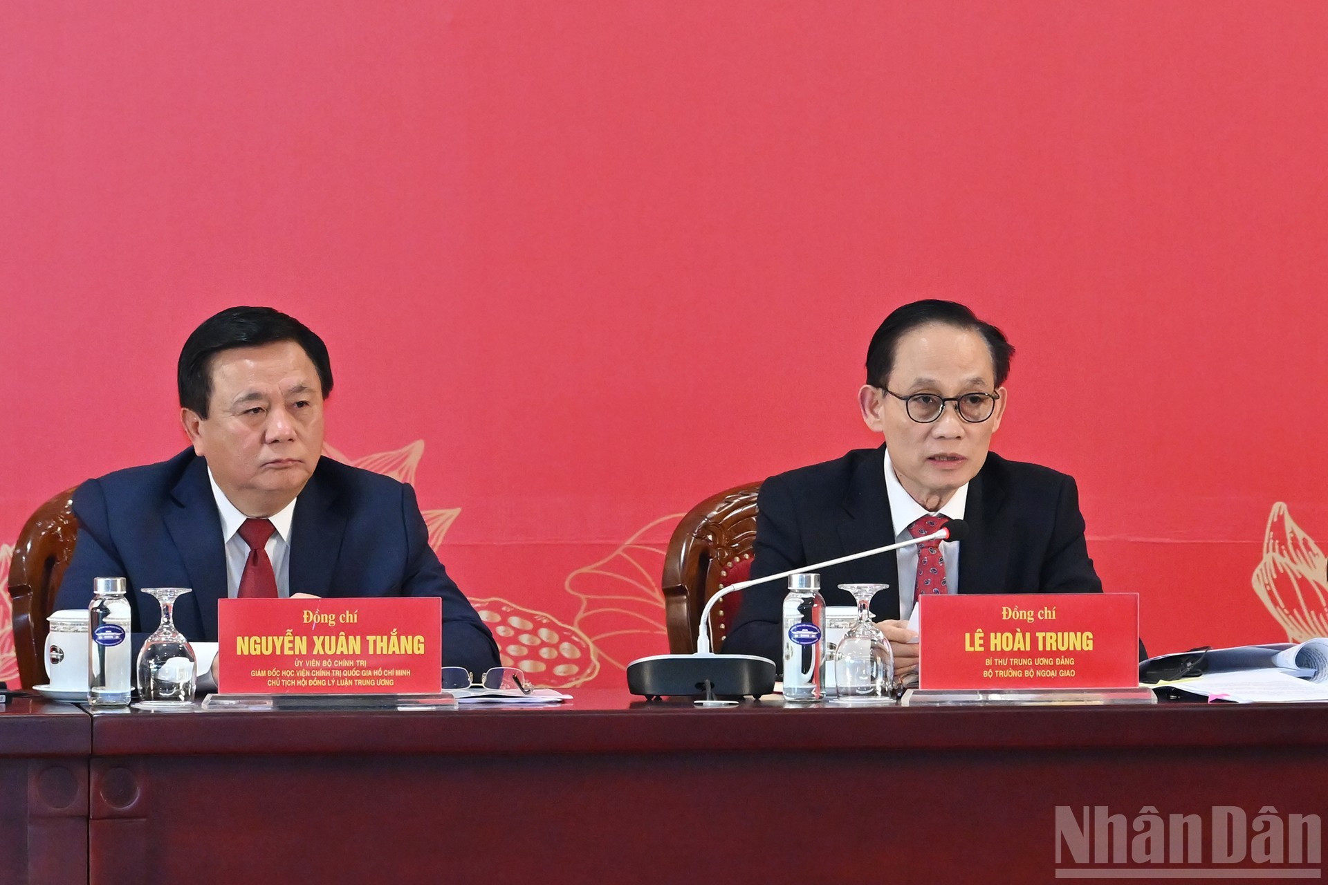 El ministro de Relaciones Exteriores, Le Hoai Trung, tiene la palabra.