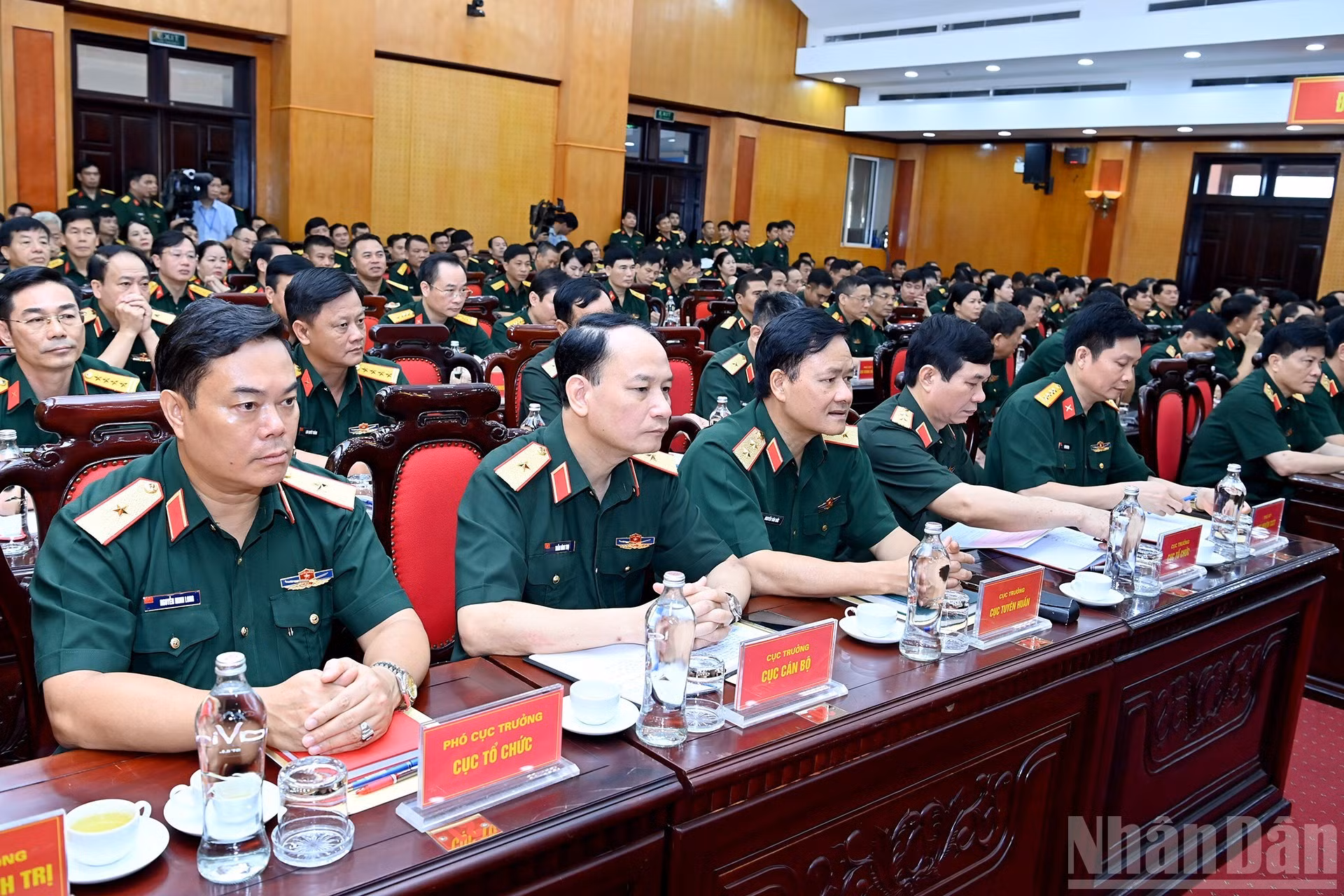 Miembros del Ministerio de Defensa y la Dirección General de Política del EPV.