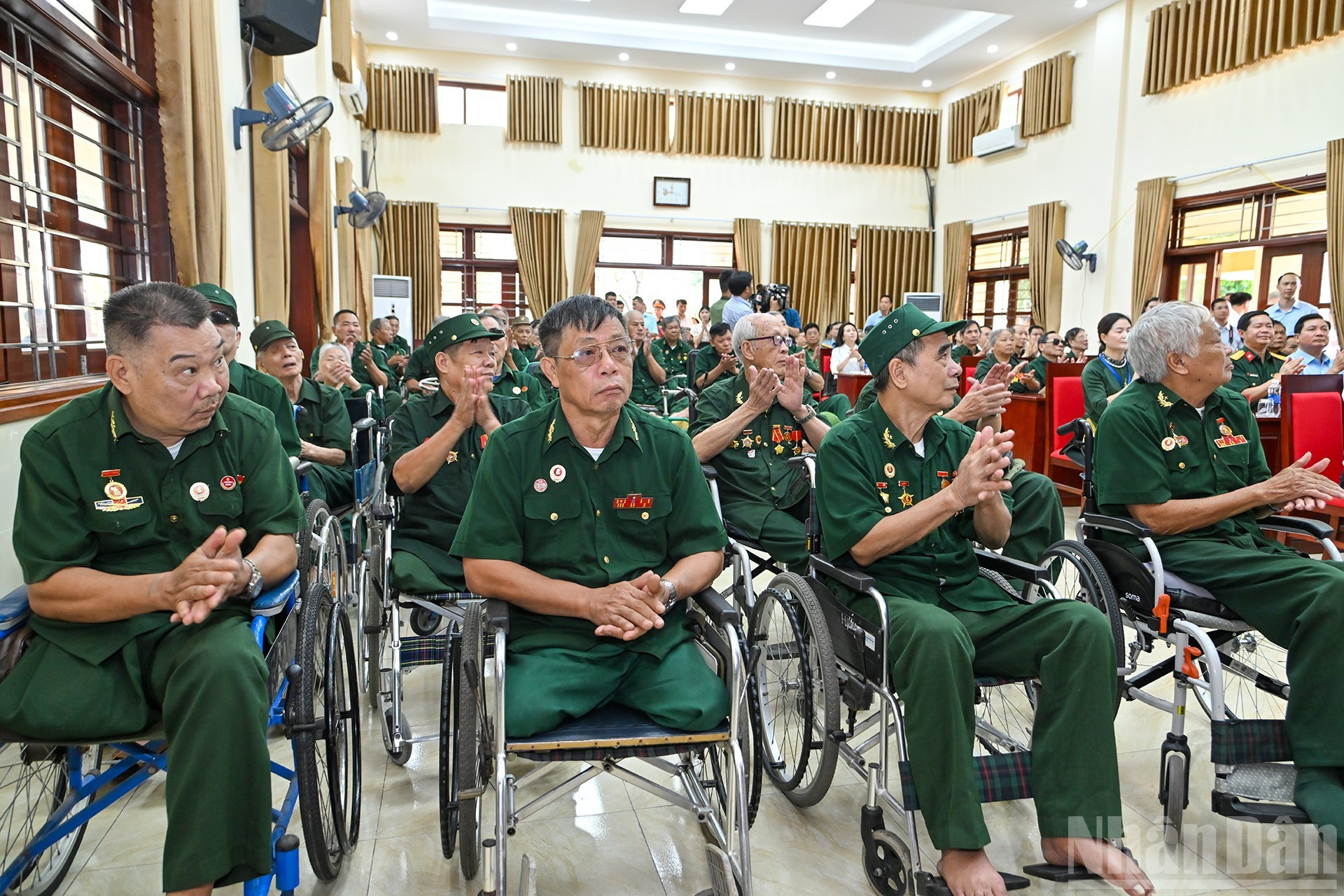 Excombatientes bajo la acogida del Centro de Rehabilitación para Veteranos de guerra de Duy Tien. Excombatientes bajo la acogida del Centro de Rehabilitación para Veteranos de guerra de Duy Tien.