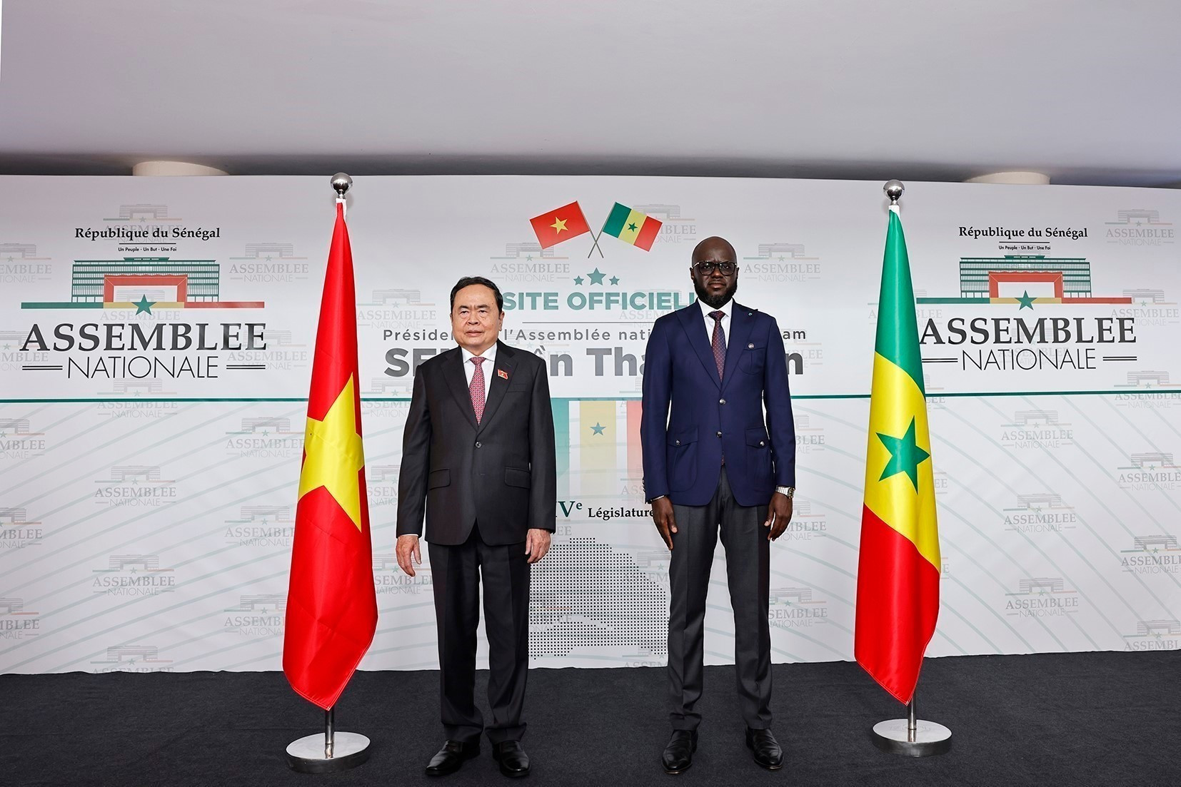 El presidente de la Asamblea Nacional de Vietnam, Tran Thanh Man, y su homólogo anfitrión, Malick Ndiaye. El presidente de la Asamblea Nacional de Vietnam, Tran Thanh Man, y su homólogo anfitrión, Malick Ndiaye.