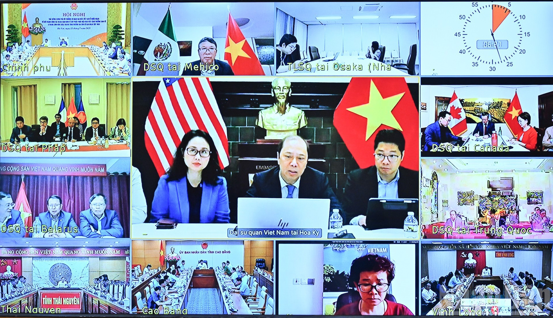 La cita es transmitida en vivo a las Embajadas y agencias de representación de Vietnam en el extranjero. La cita es transmitida en vivo a las Embajadas y agencias de representación de Vietnam en el extranjero.