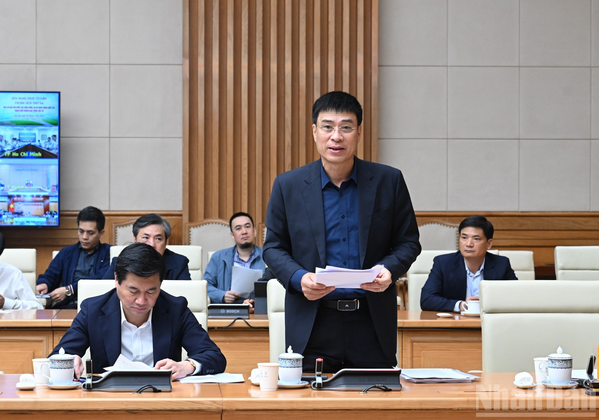 El viceministro de Construcción Pham Minh Ha tiene la palabra.