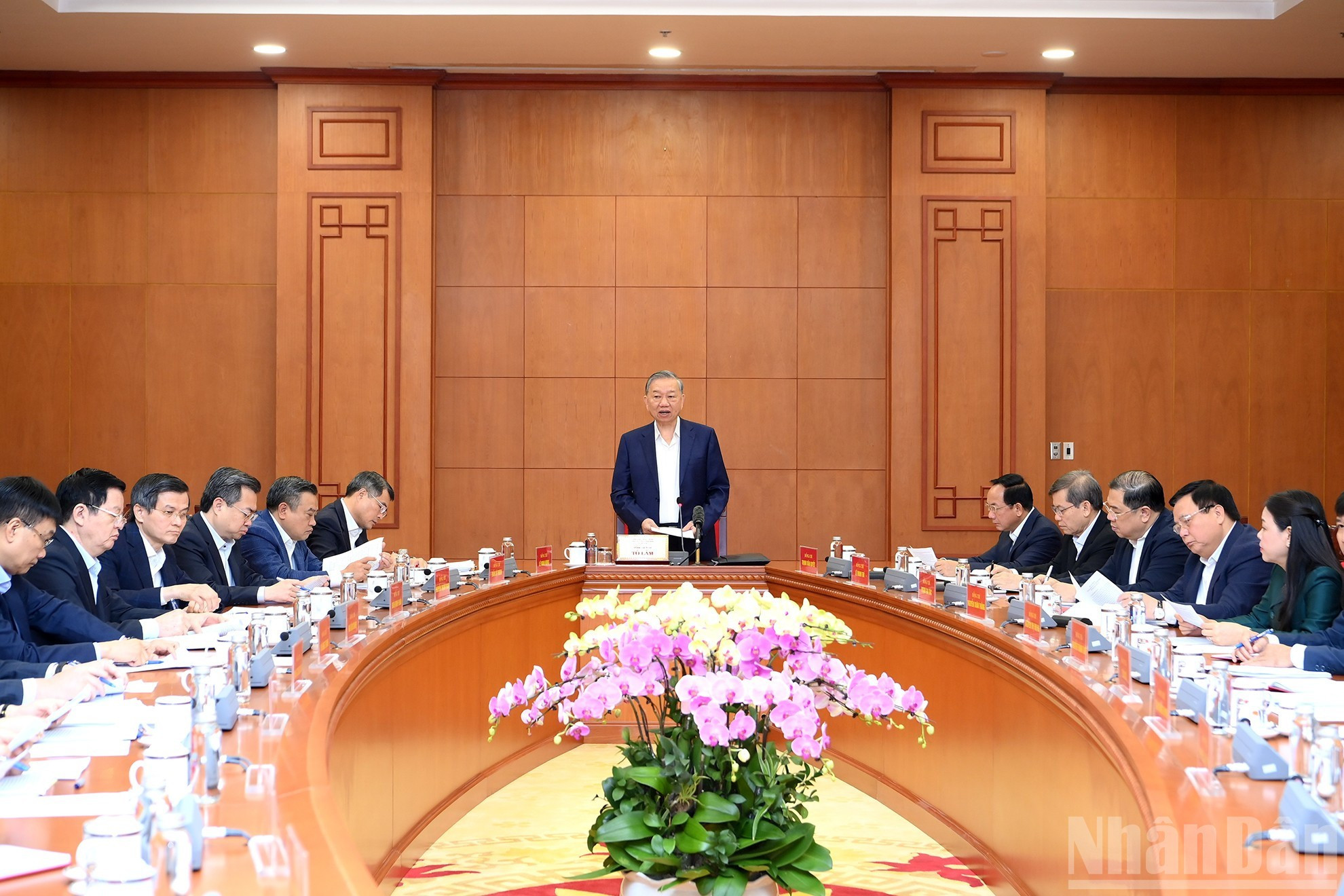 El secretario general del Partido Comunista de Vietnam, To Lam, preside la reunión.