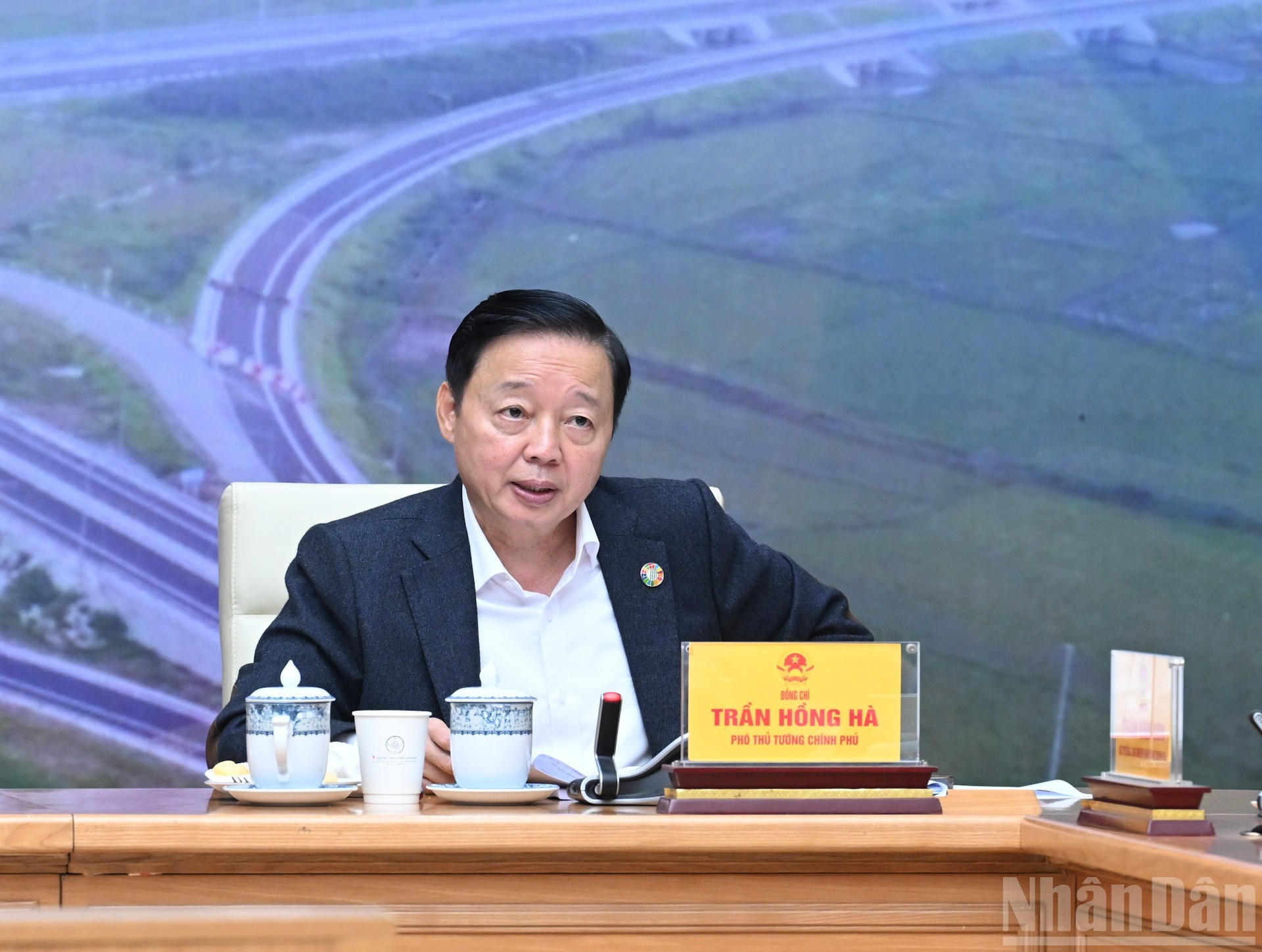 El viceprimer ministro Tran Hong Ha en su intervención.