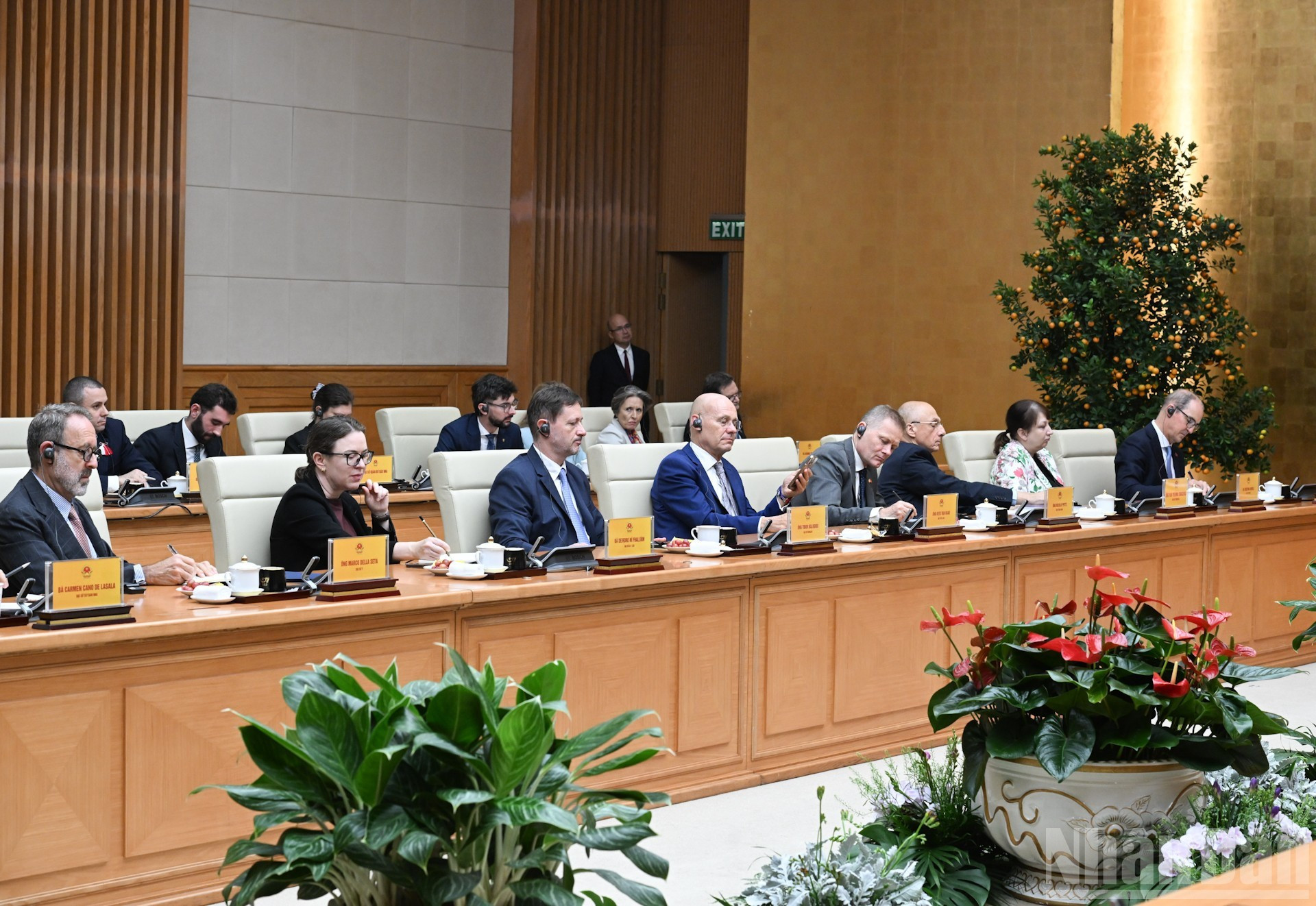 Embajadores de países miembros de la UE en la cita.