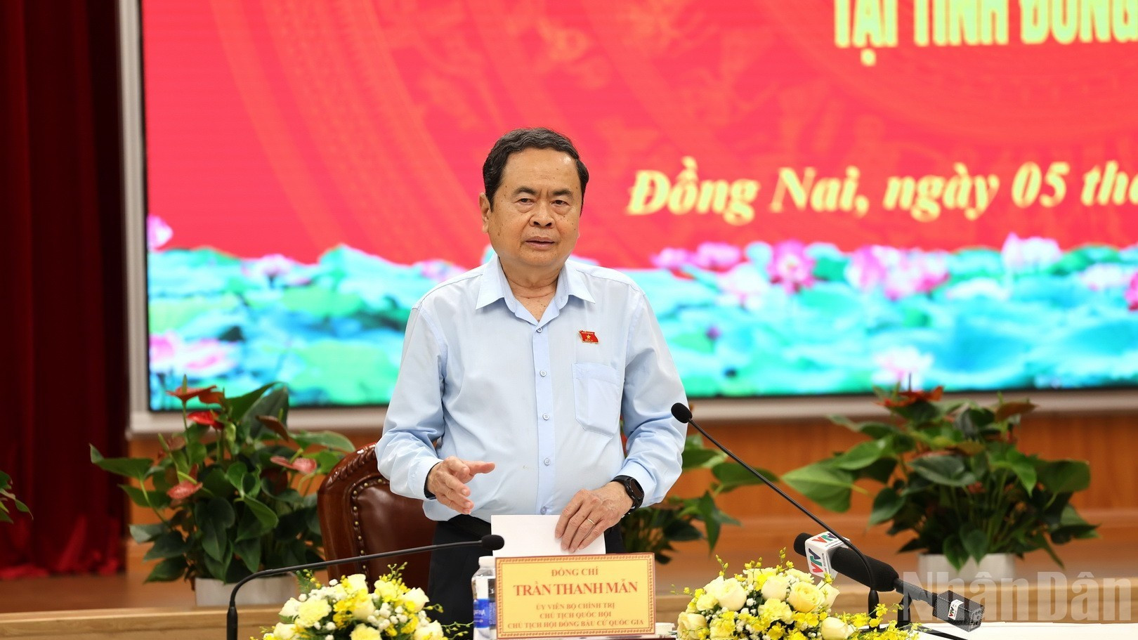 El presidente de la AN y titular del Consejo Electoral Nacional, Tran Thanh Man, interviene en la sesión de trabajo con el Comité Electoral de Dong Nai.