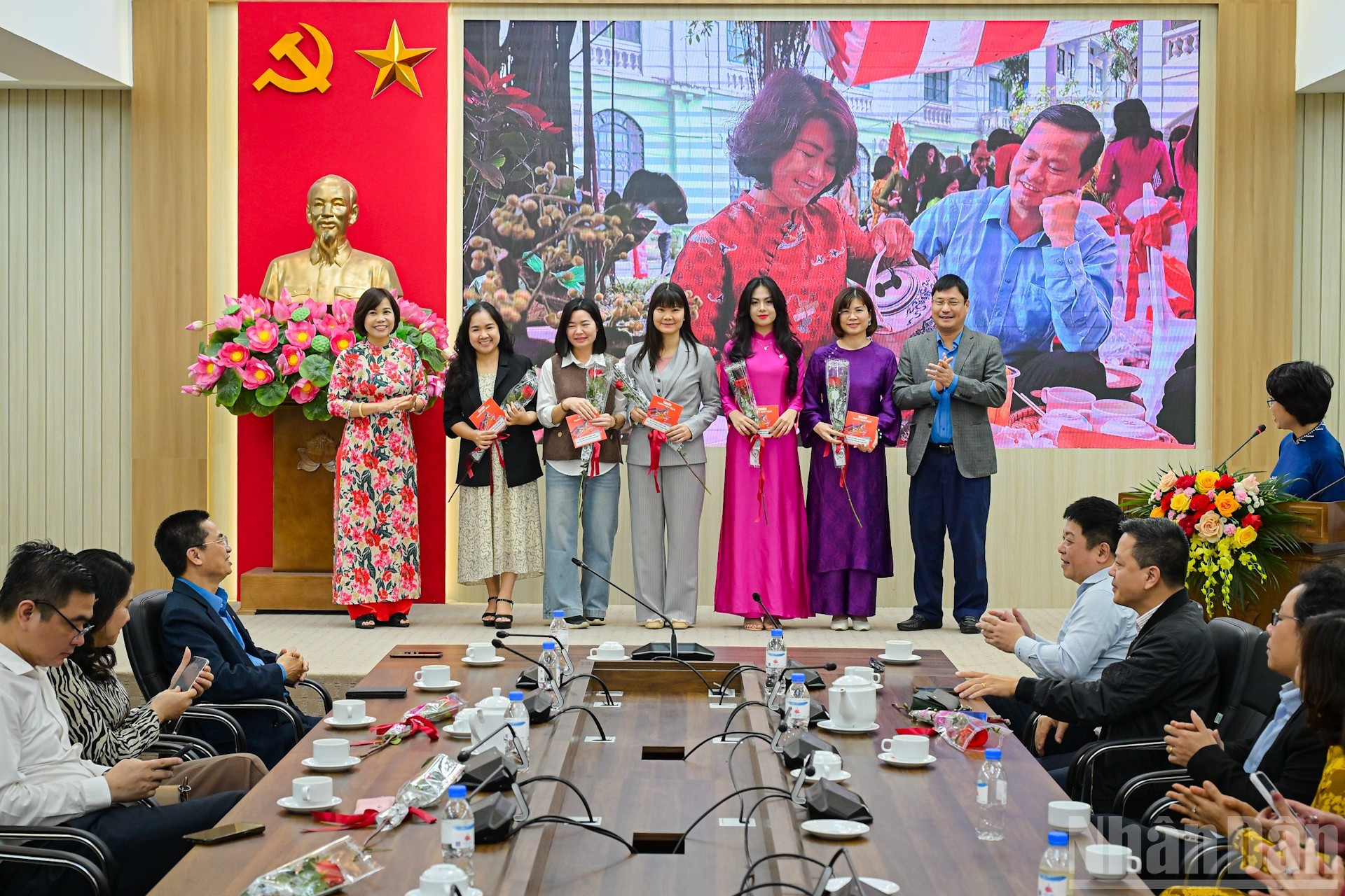 Otra destacada actividad en esta ocasión es el concurso fotográfico “Colores de Nhan Dan”.