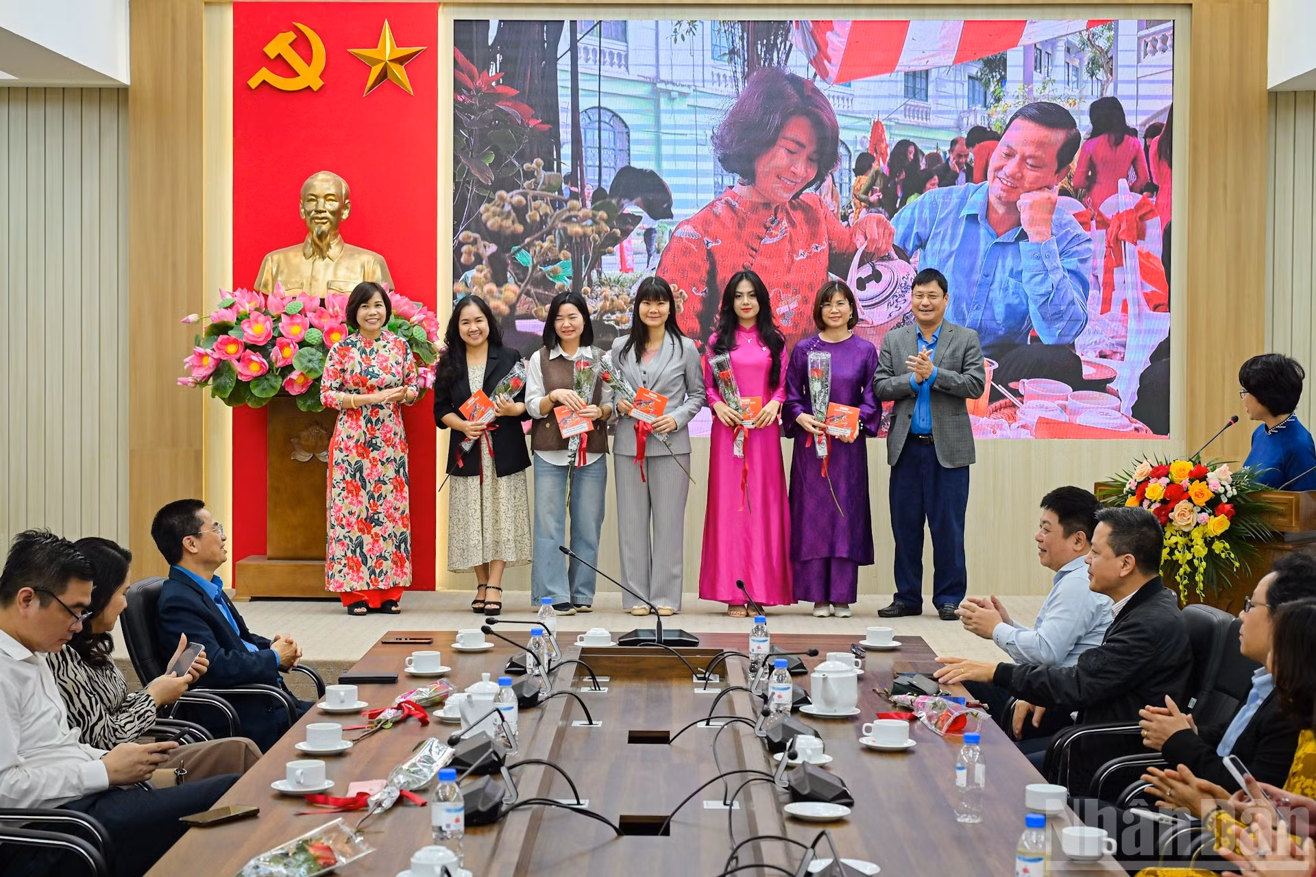 Otra destacada actividad en esta ocasión es el concurso fotográfico “Colores de Nhan Dan”.