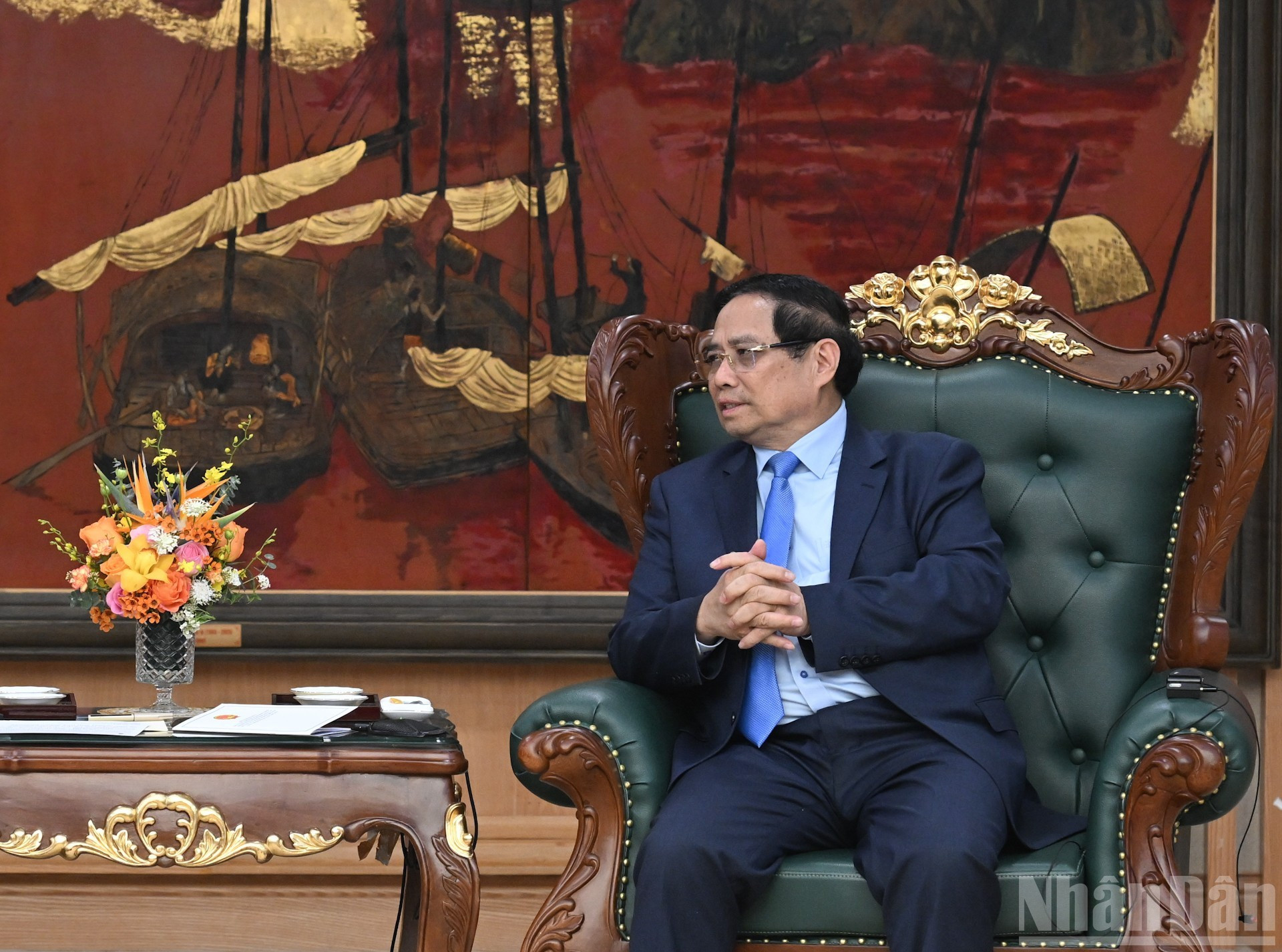 El premier Pham Minh Chinh interviene en la reunión.