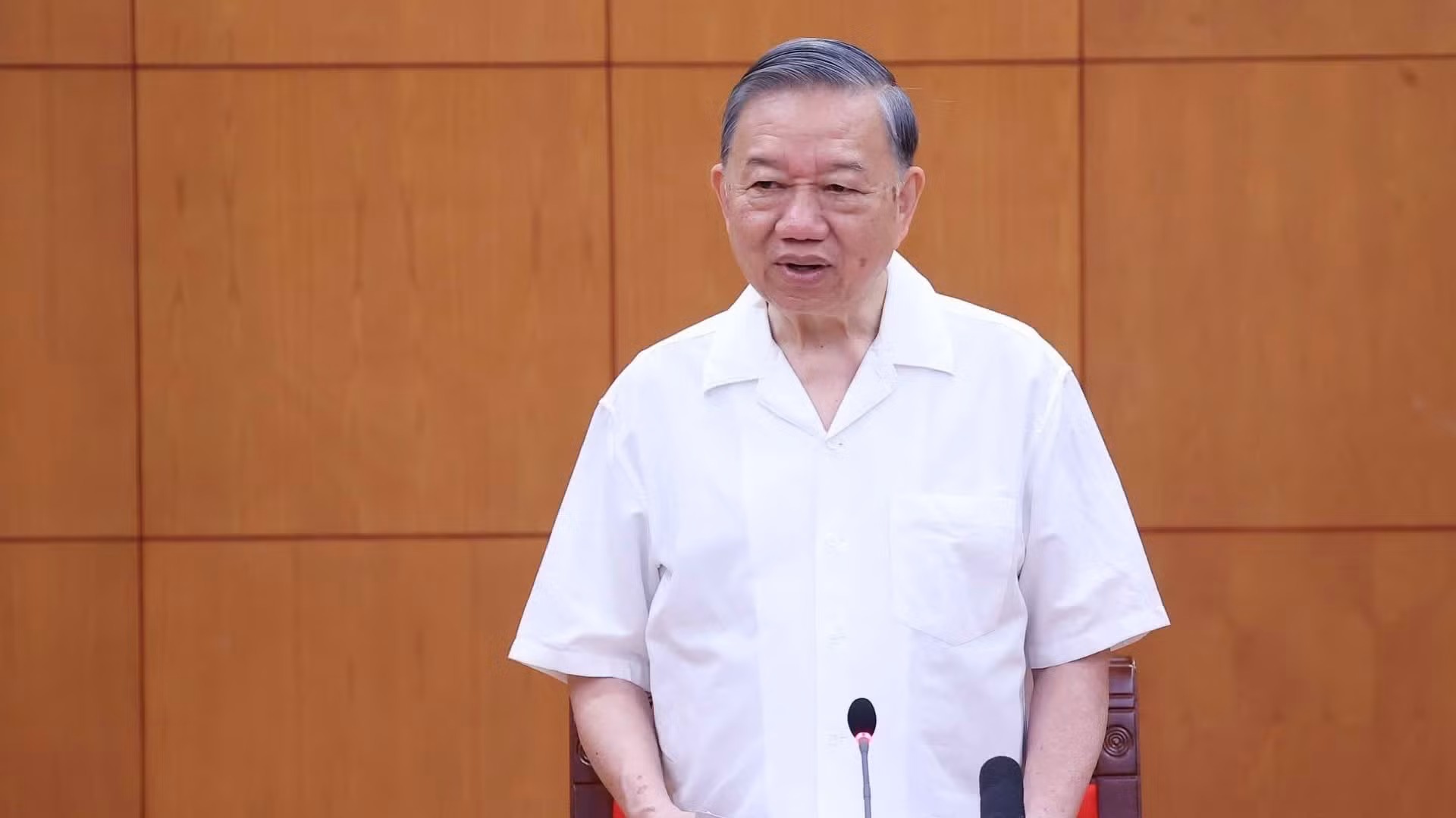 El secretario general del Partido Comunista y presidente de Vietnam, To Lam, preside la reunión.