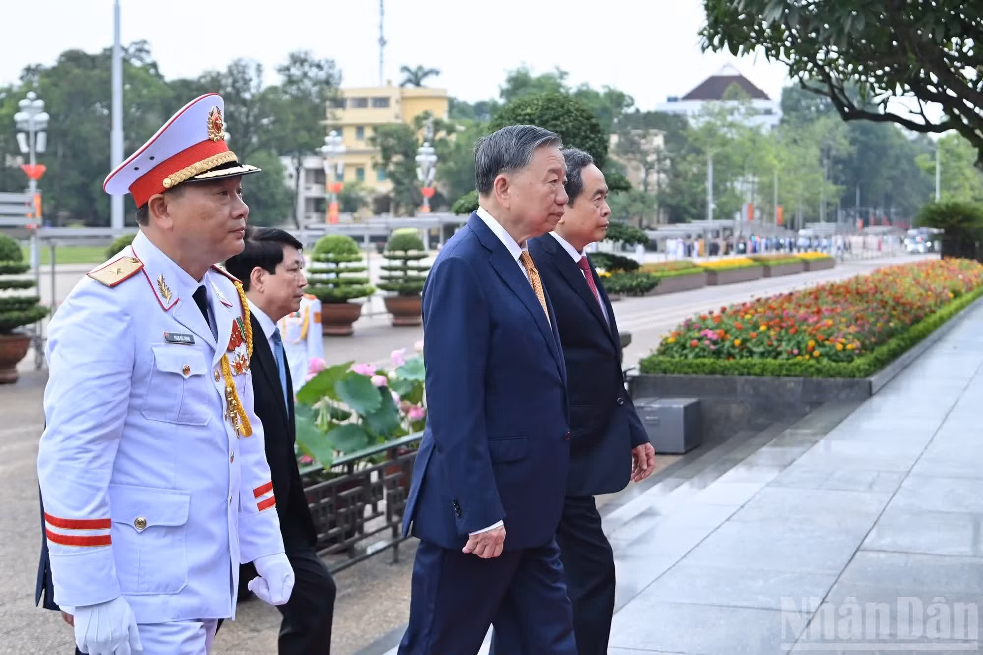 El secretario general del Partido Comunista de Vietnam y jefe de Estado, To Lam, y el presidente de la Asamblea Nacional, Tran Thanh Man.