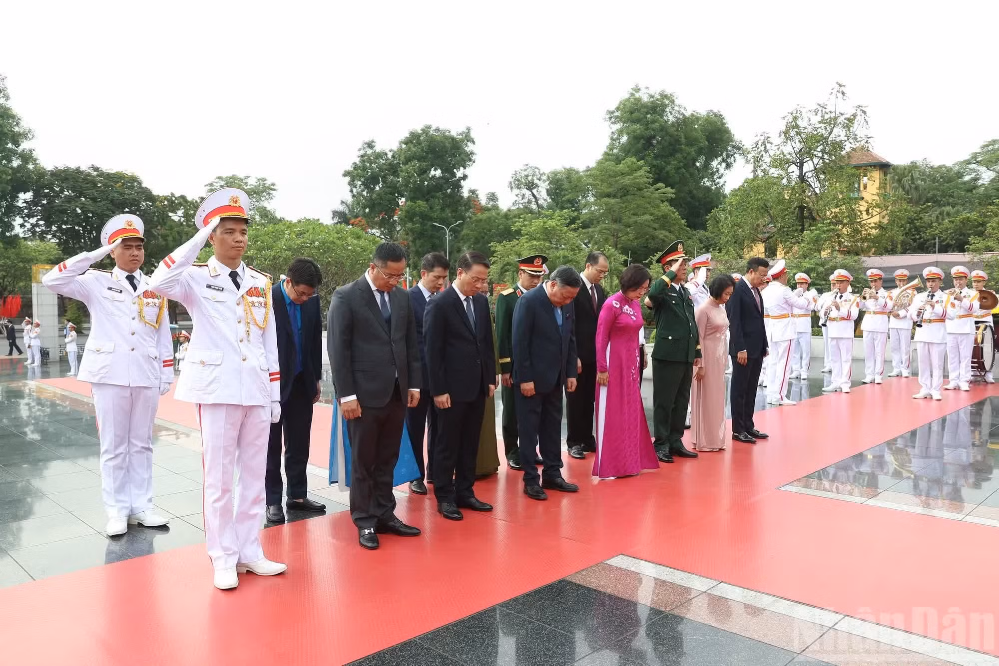 Los delegados del Comité del Partido, el Consejo Popular, el Comité Popular y la filial del Frente de la Patria de Vietnam en Hanói.