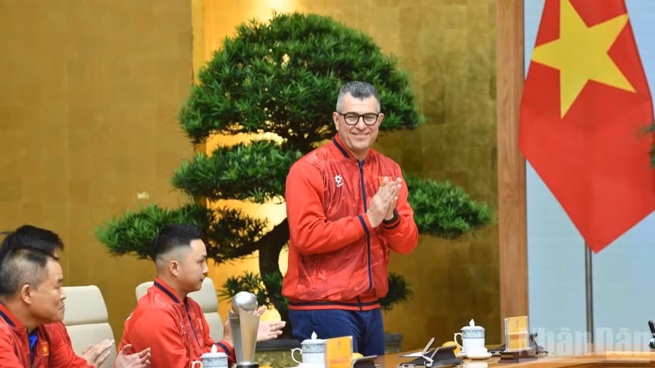 Cristiano Roland, entrenador de la selección vietnamita de fútbol masculino sub-17.
