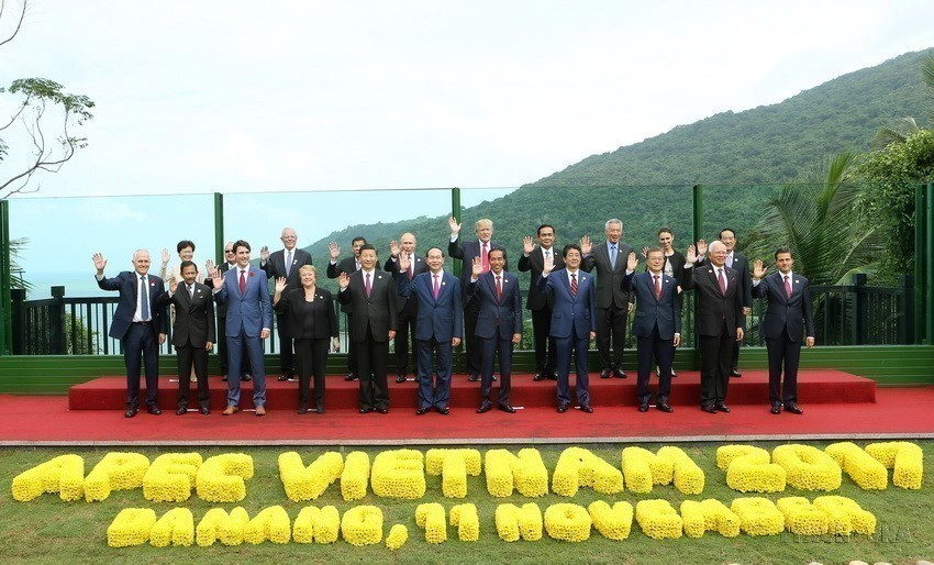 El presidente de Vietnam, Tran Dai Quang, y los jefes de las delegaciones a la XXV Cumbre de APEC, celebrada en la ciudad vietnamita de Da Nang el 11 de noviembre de 2017.