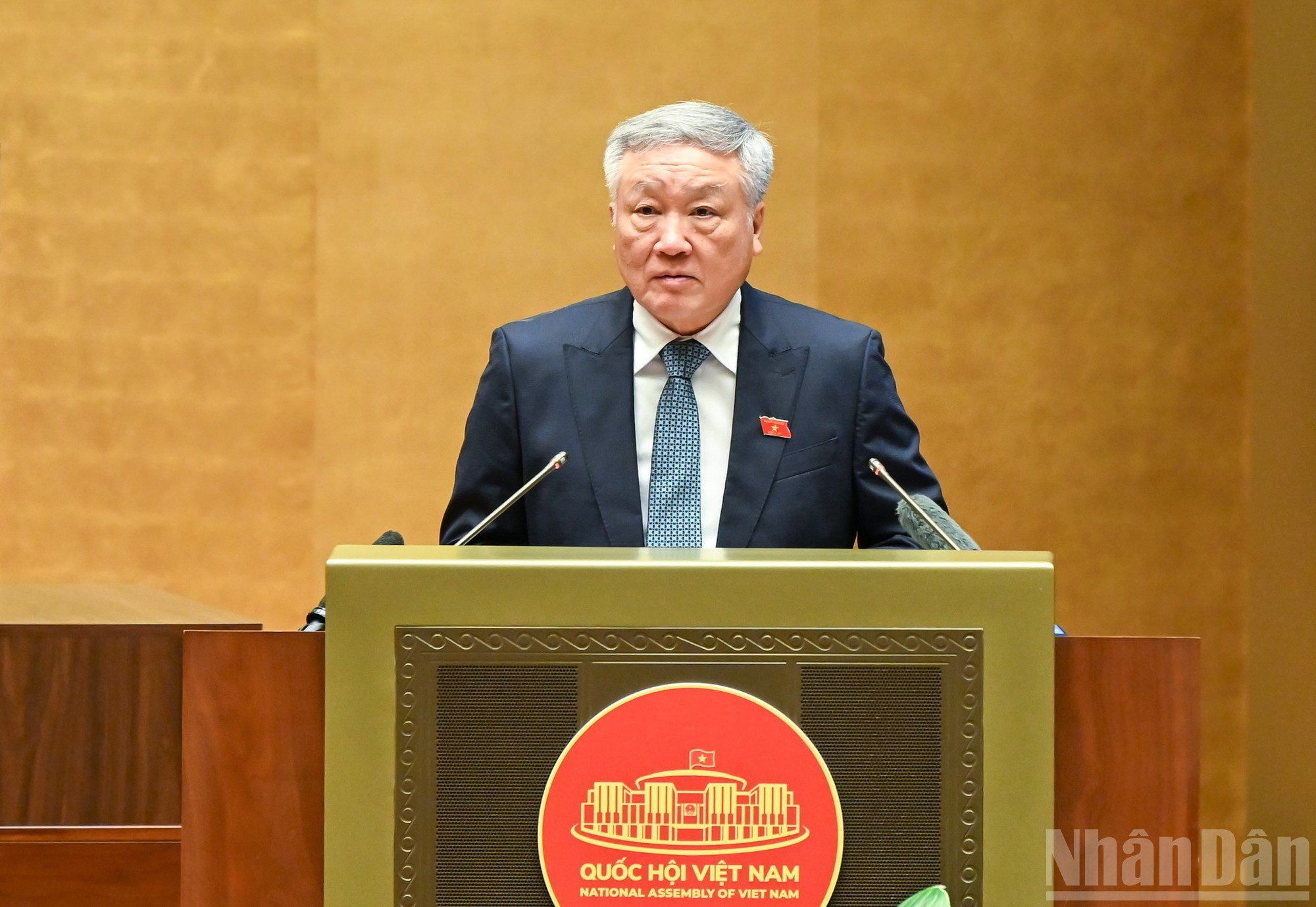 El viceprimer ministro permanente, Nguyen Hoa Binh, lee la directiva del Primer Ministro sobre la realización de esos comicios.