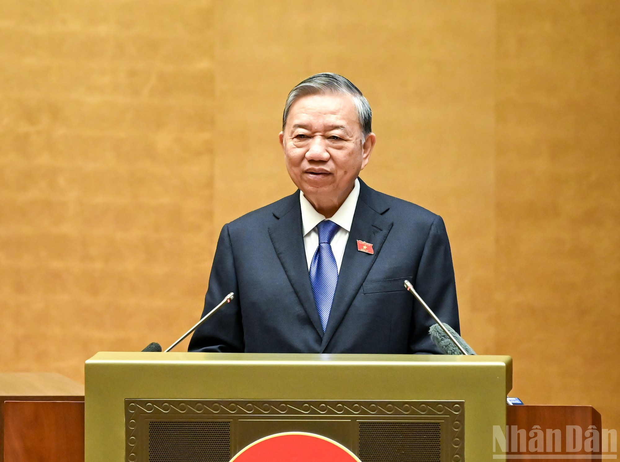 El secretario general del Partido, To Lam, pronuncia directrices.