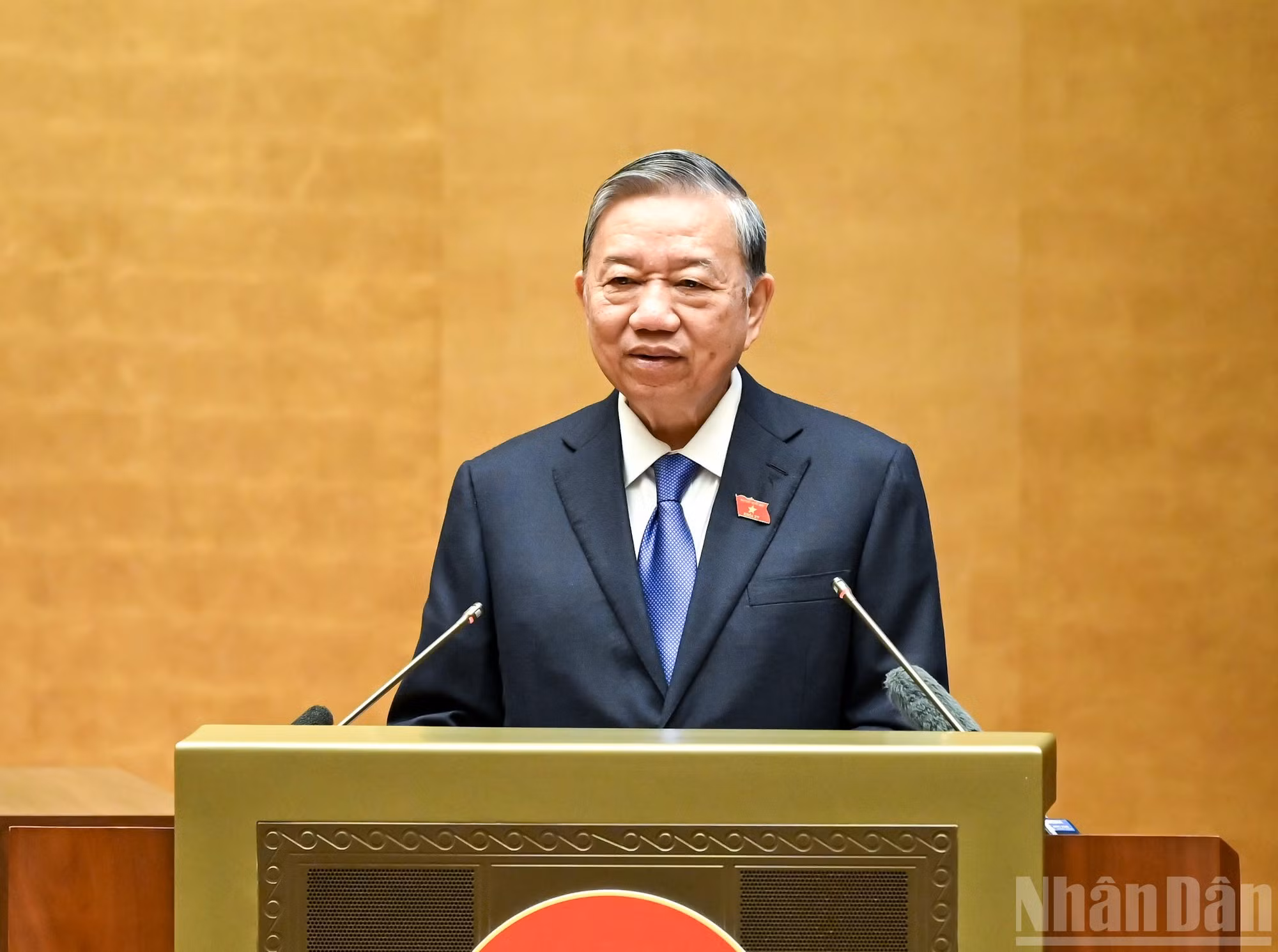 El secretario general del Partido, To Lam, pronuncia directrices.