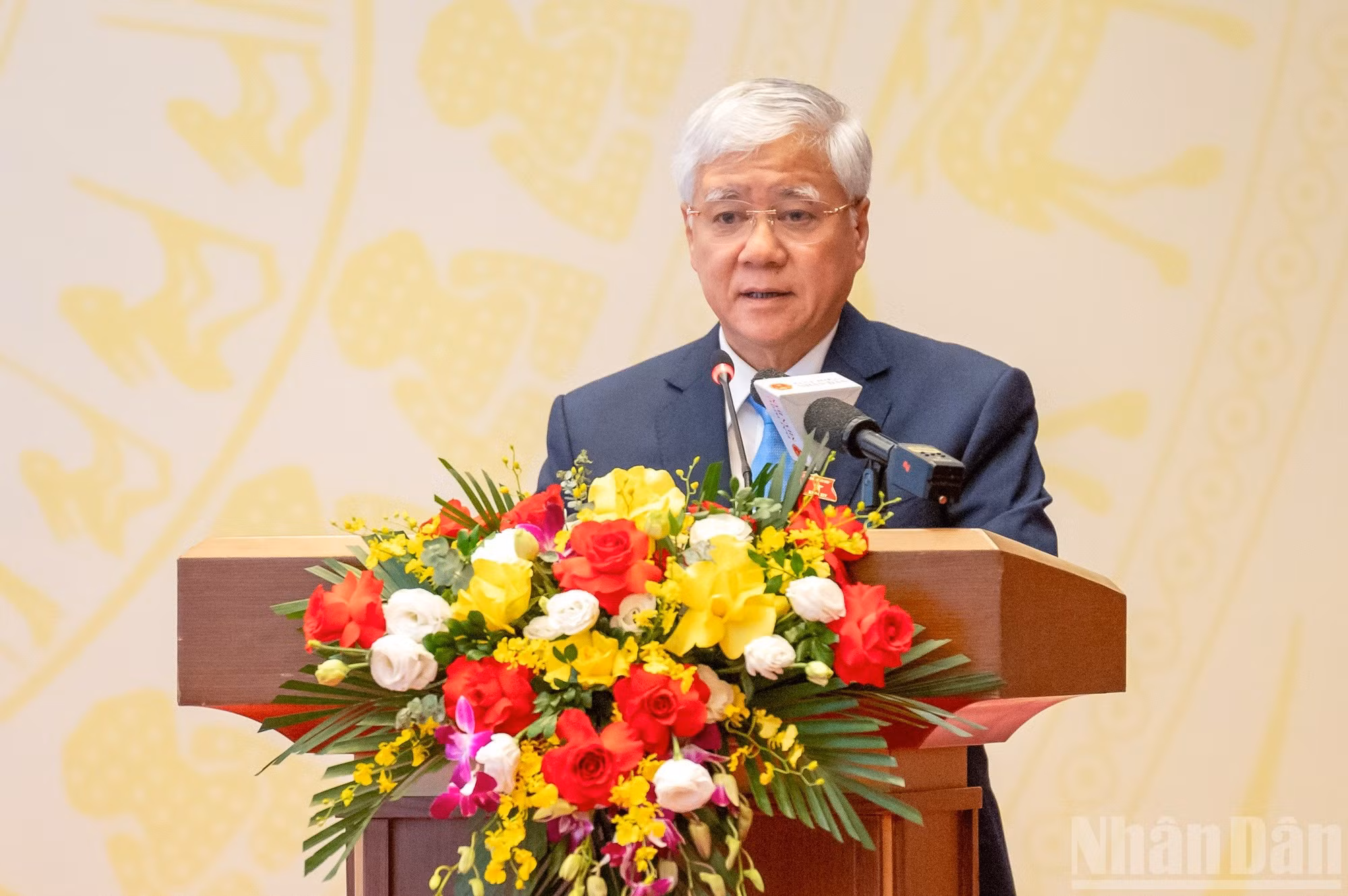 El vicepresidente permanente de la Asamblea Nacional y subsecretario permanente del Comité del Partido Comunista de Vietnam en la entidad, Do Van Chien, pronuncia el discurso de apertura.